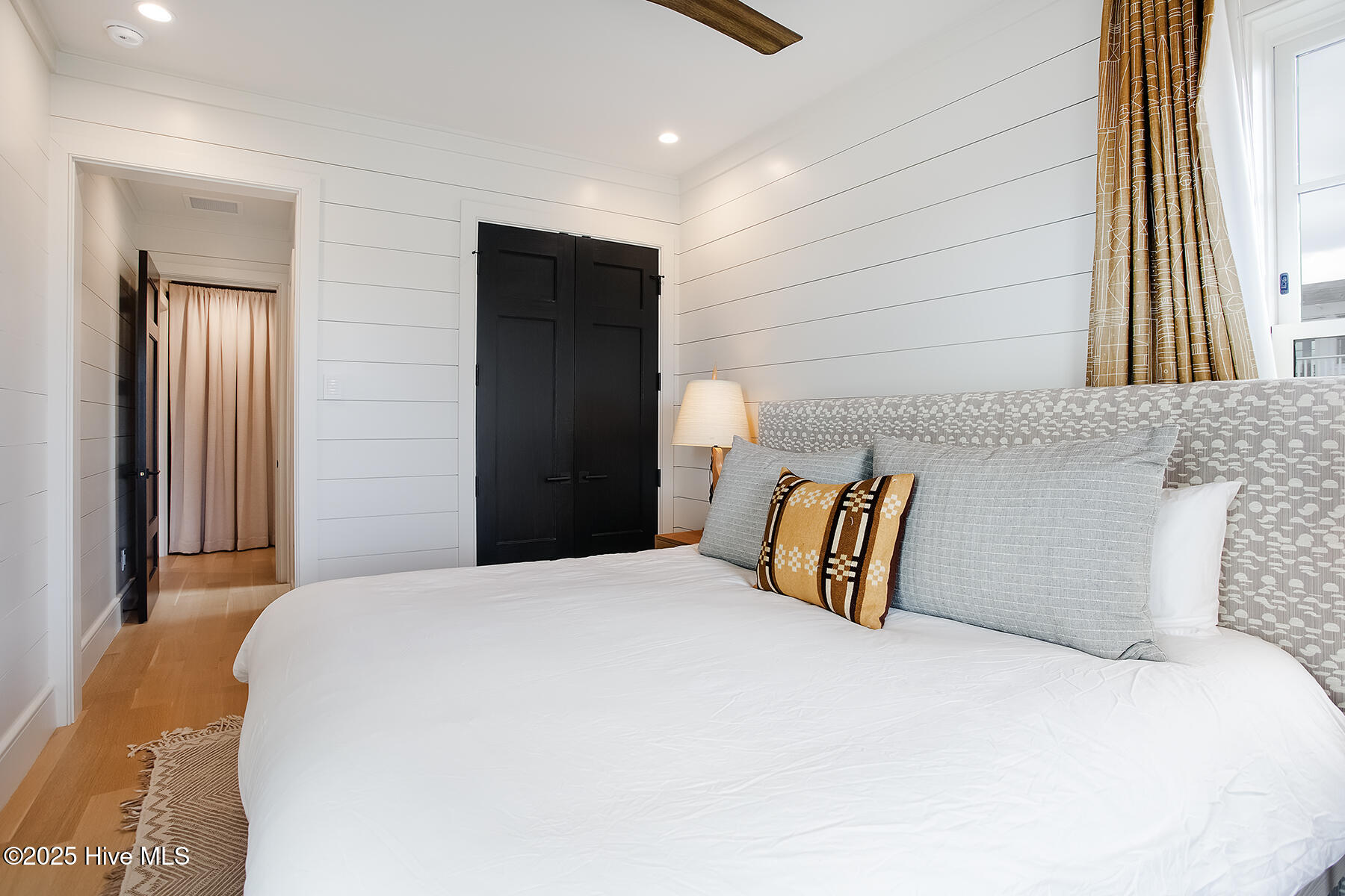 100528983 | Photo 44