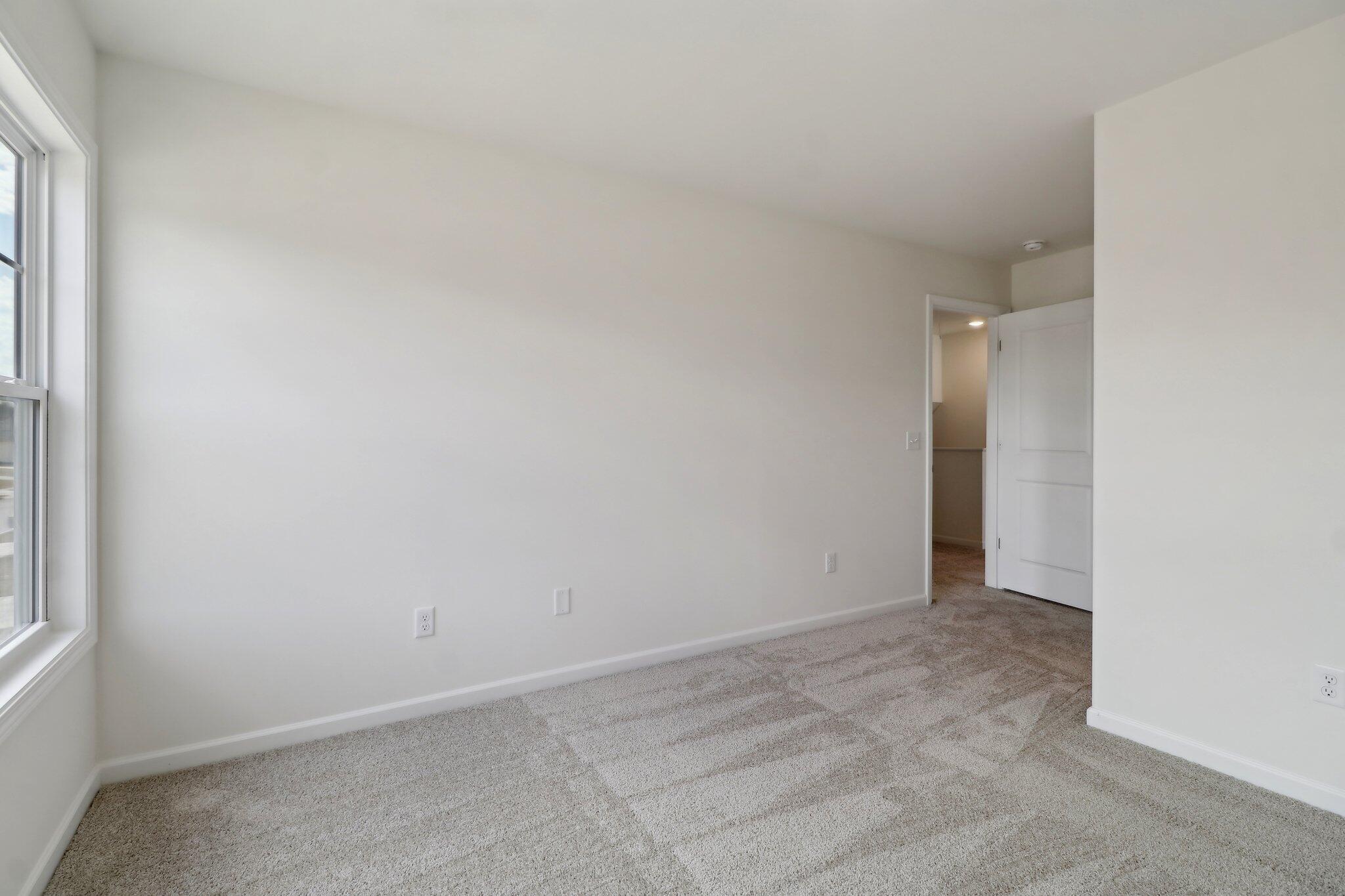 25-web-or-mls-Flat Coat Ln-017