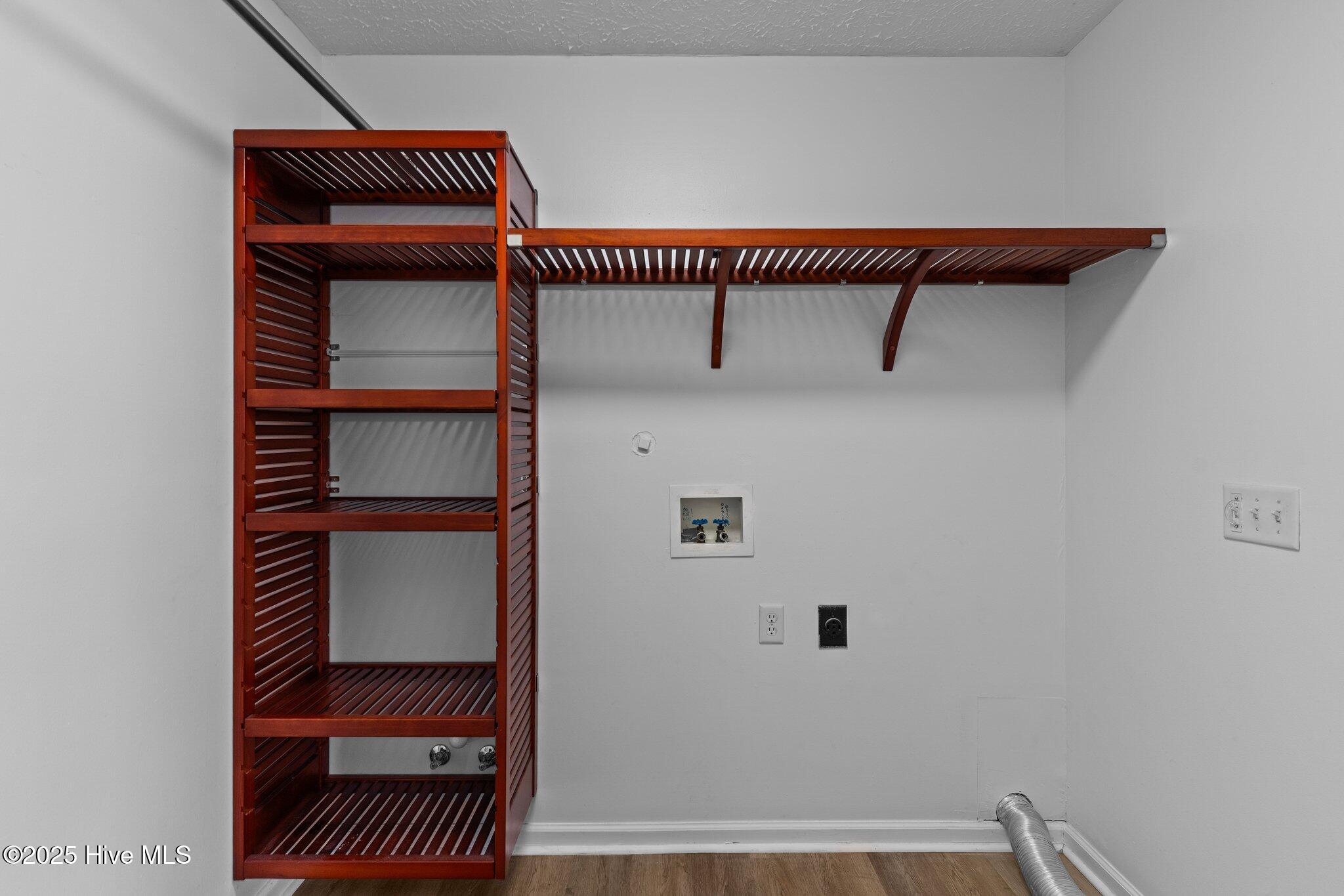 100540163 | Photo 36