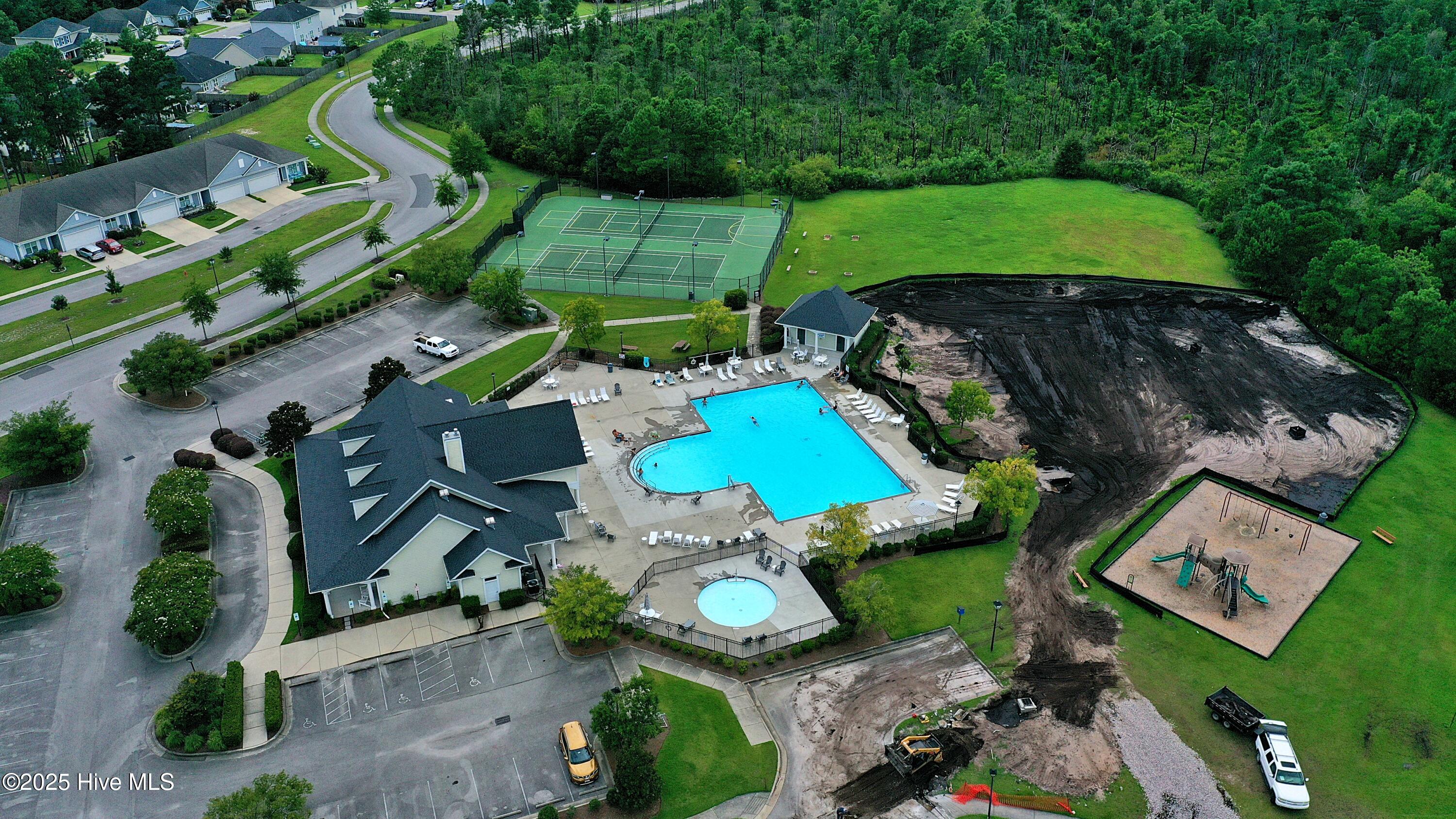 100541806 | Photo 51