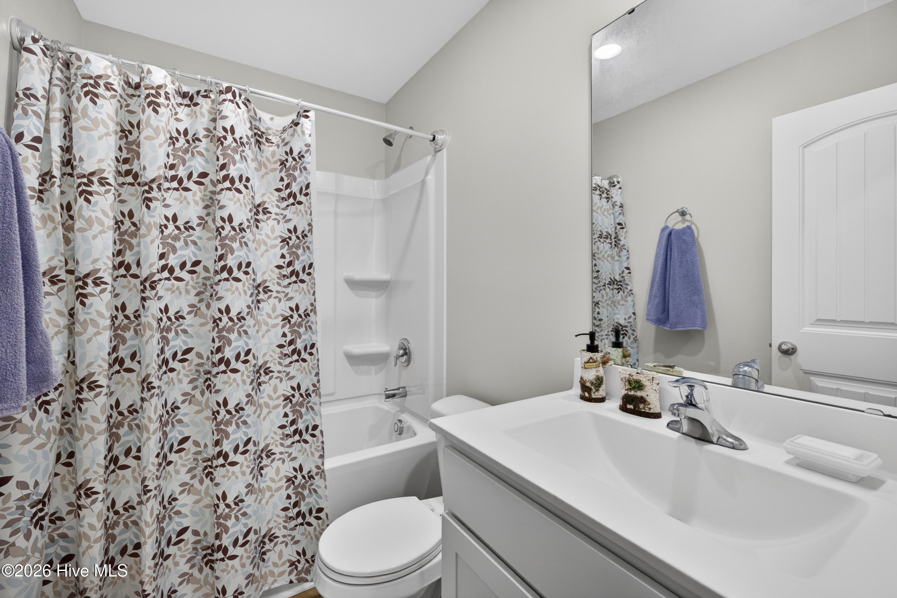 100570076 | Photo 16