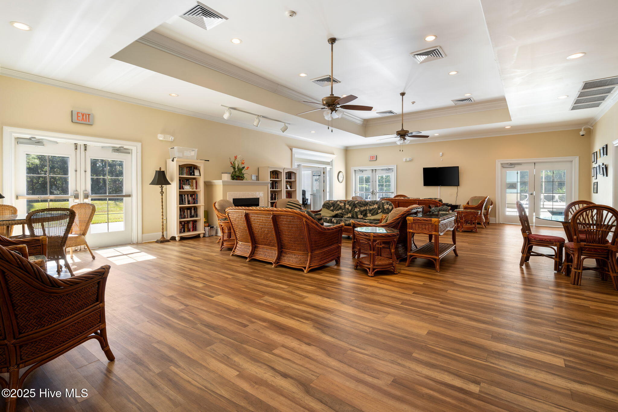 100538167 | Photo 47