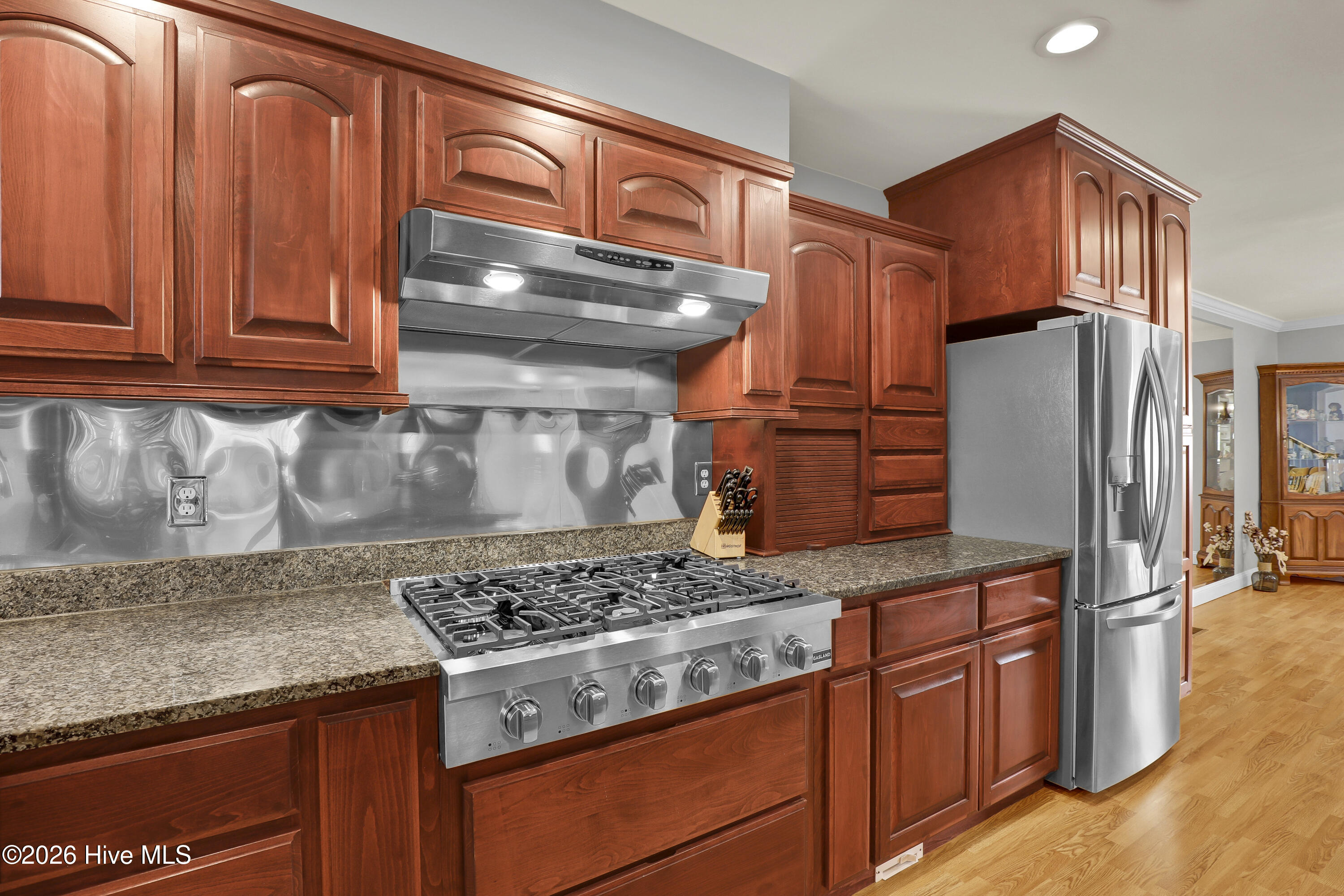 100563243 | Photo 12