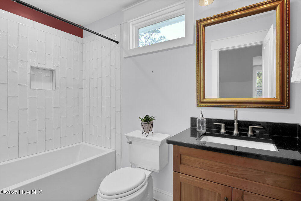 100537011 | Photo 53