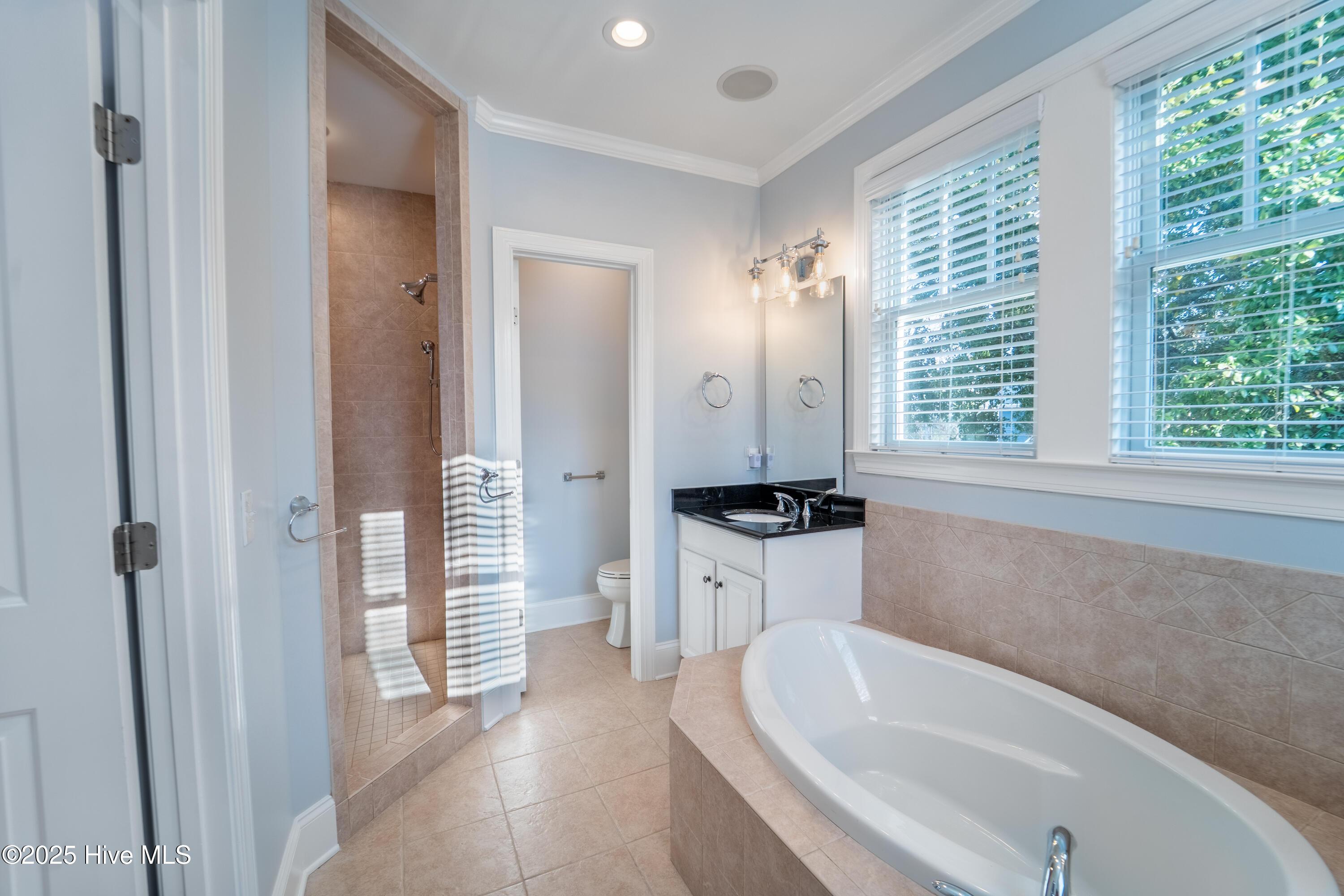 100544642 | Photo 34