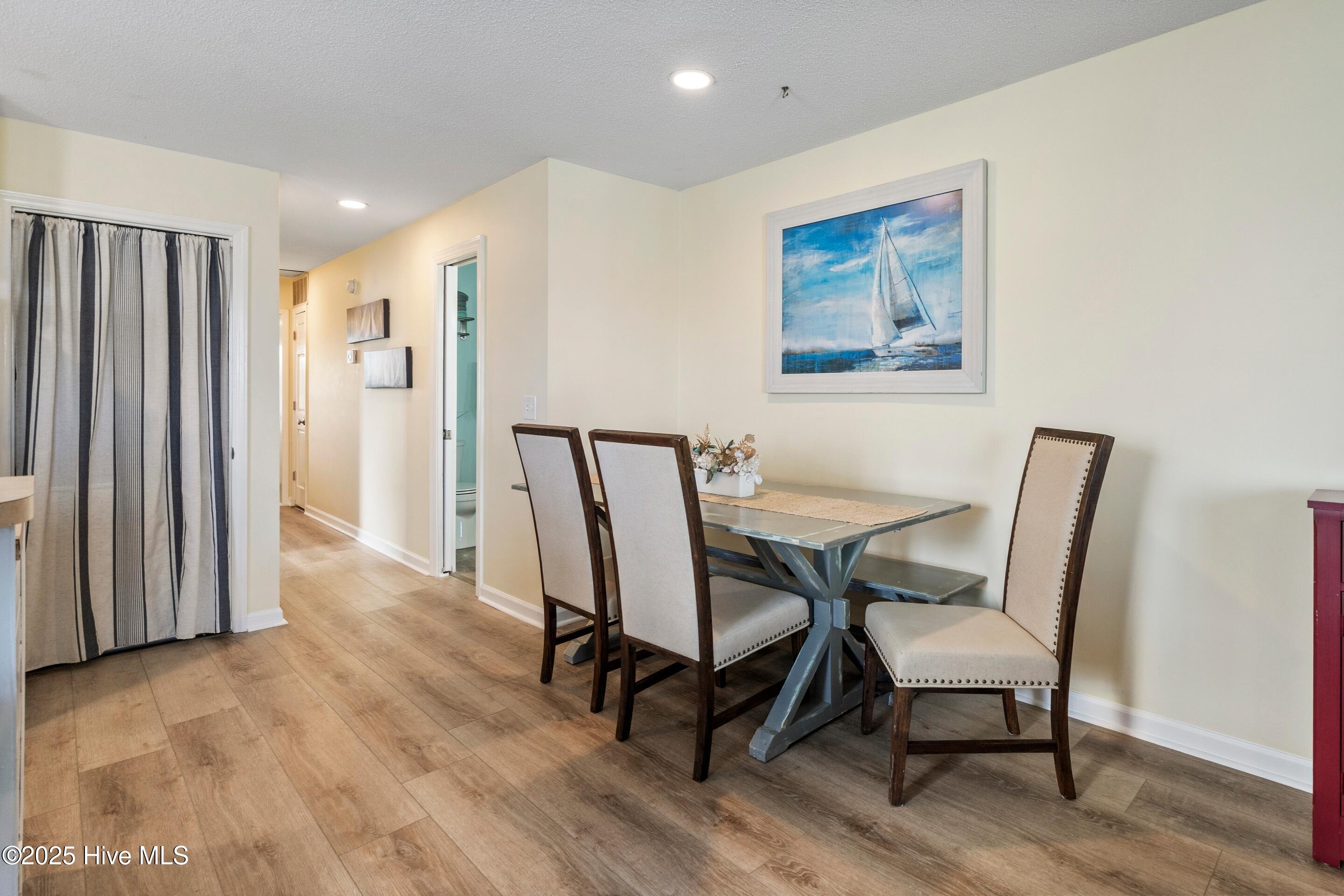 100536388 | Photo 14