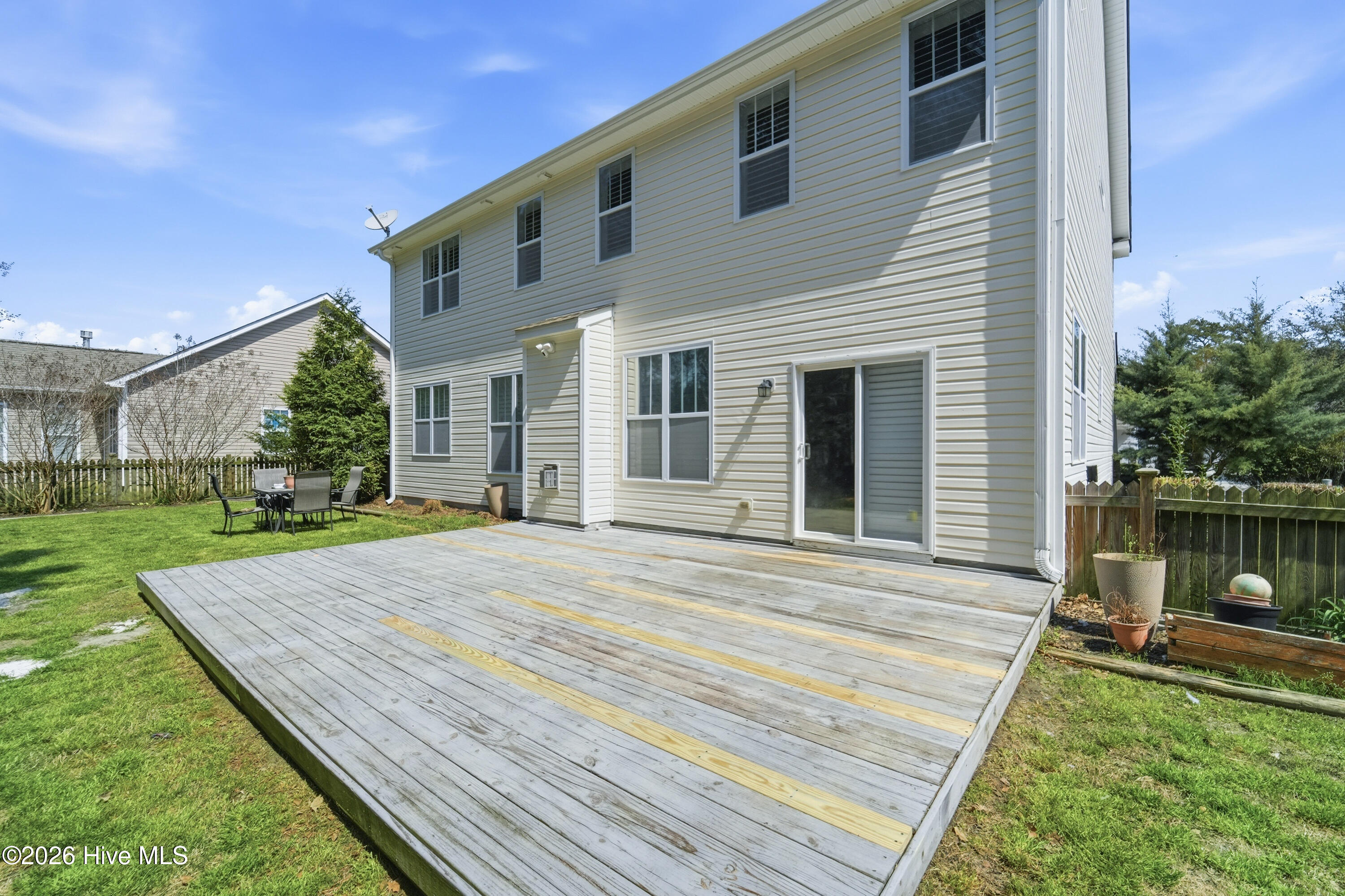 100562965 | Photo 44