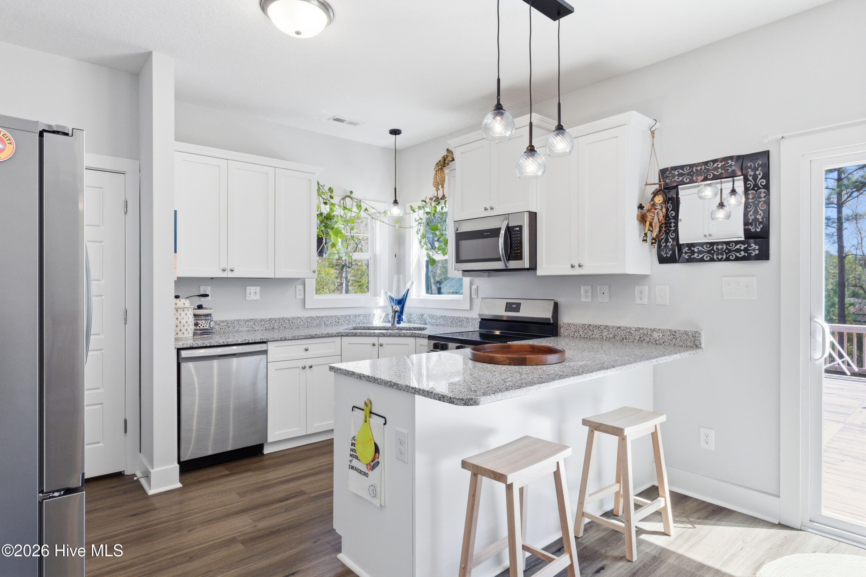 100563821 | Photo 15