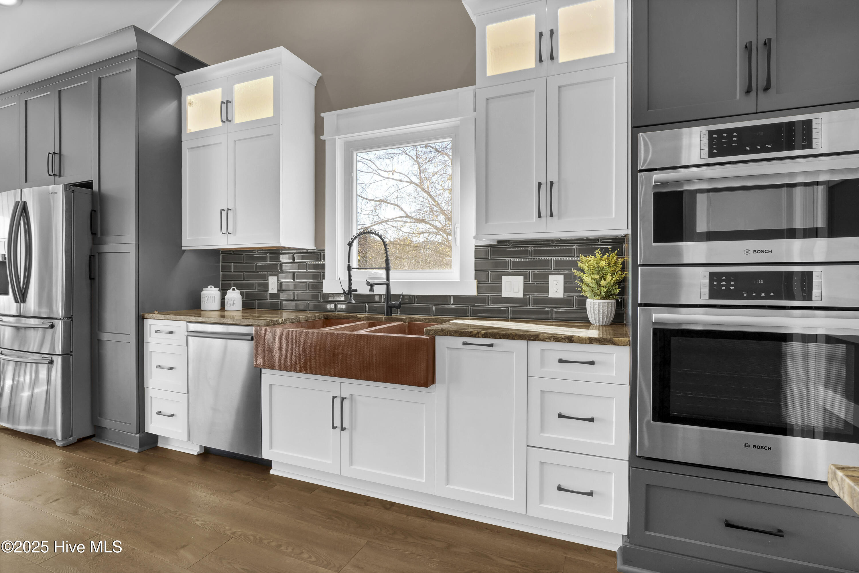 100543040 | Photo 19