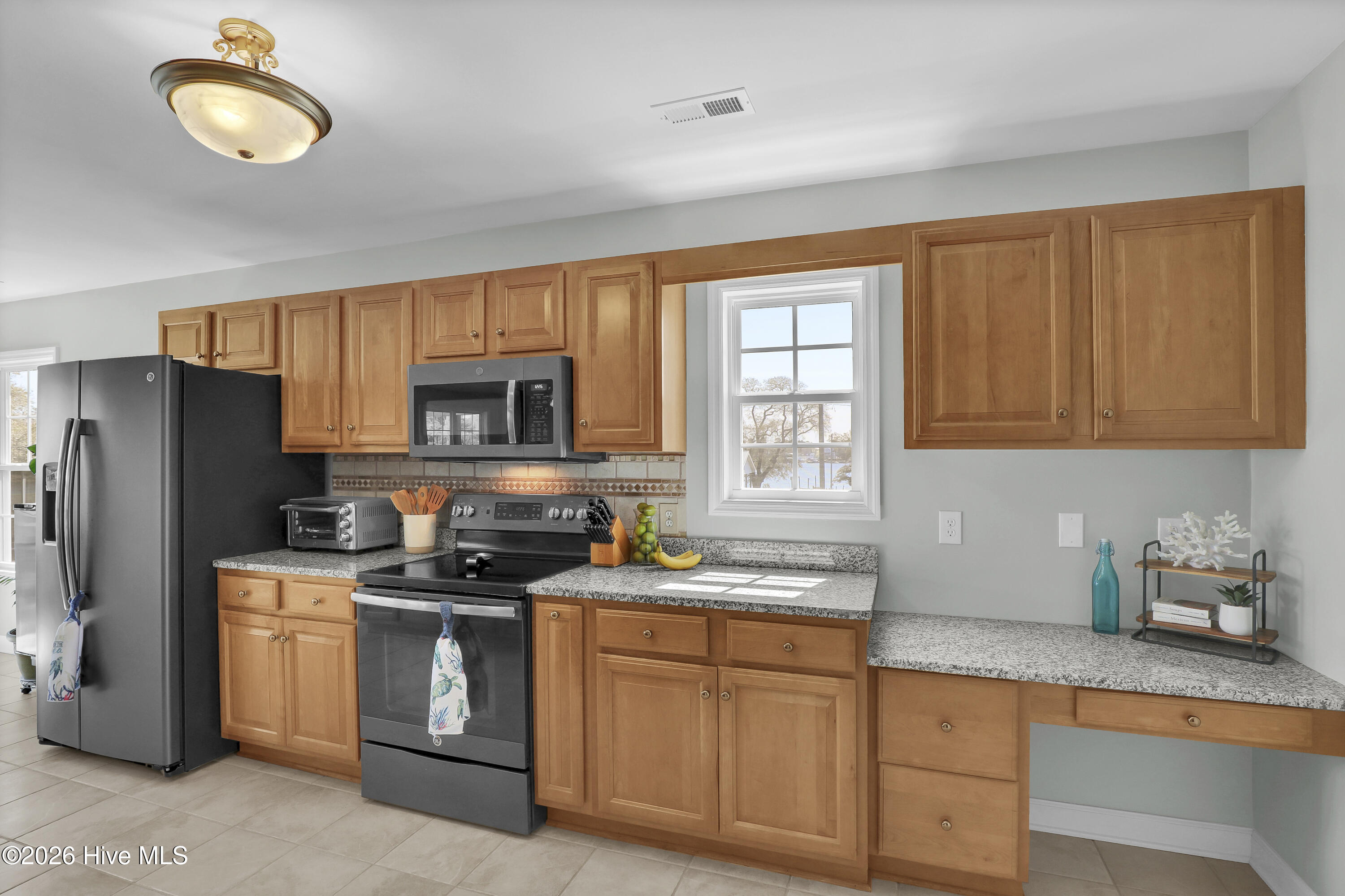 100561433 | Photo 11