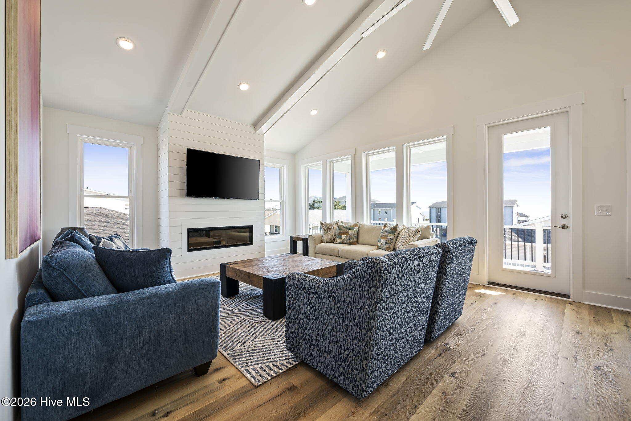 100550572 | Photo 12