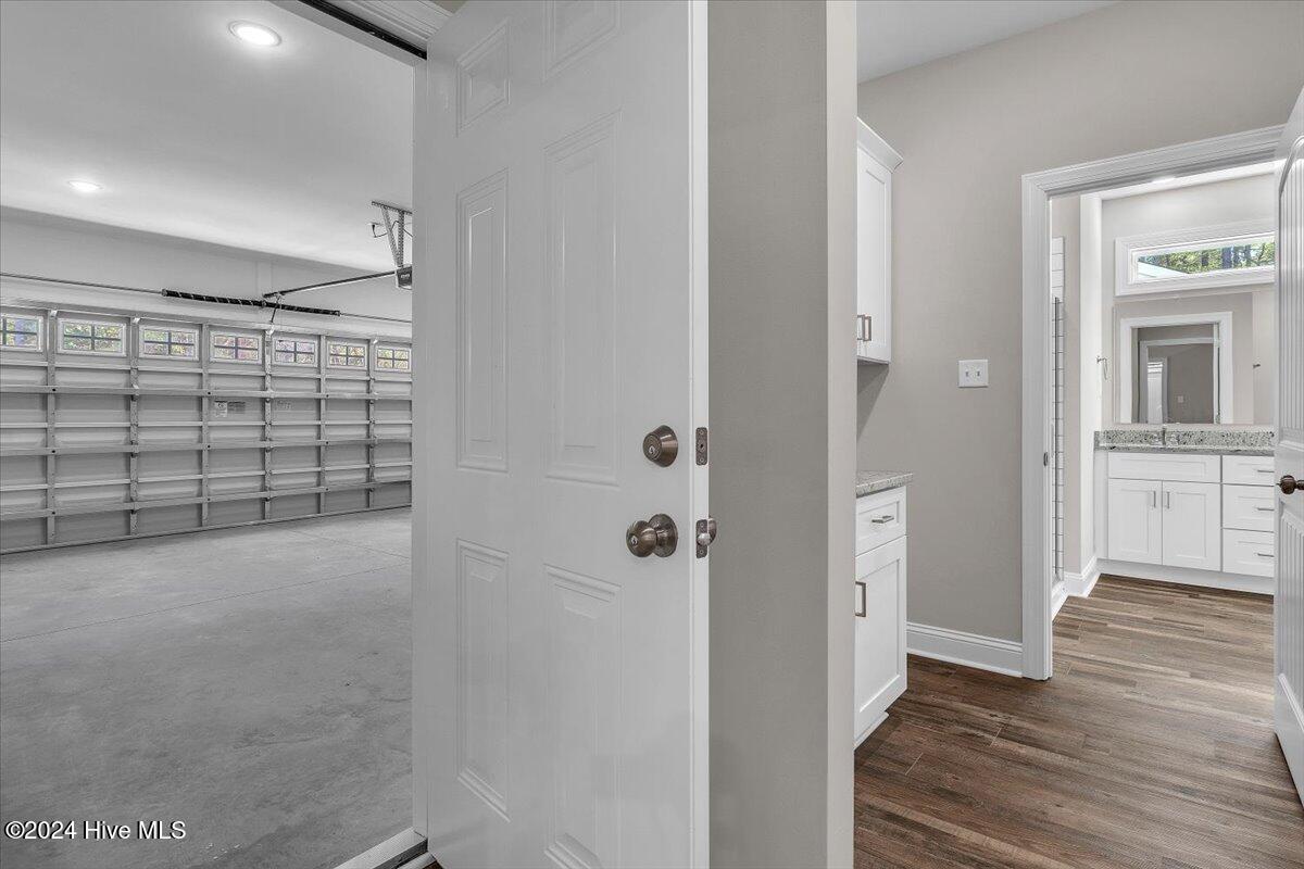 100479433 | Photo 47