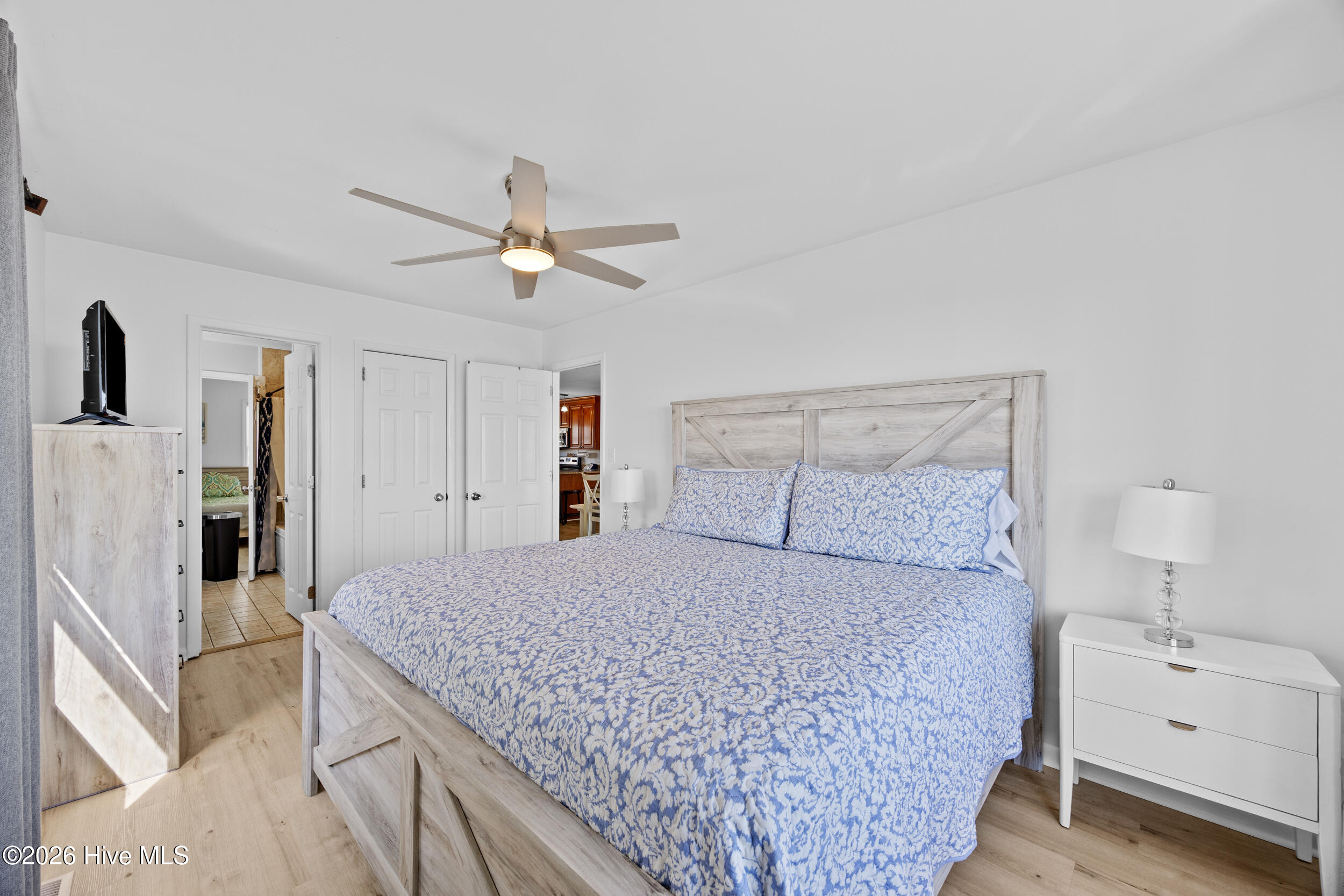 100561648 | Photo 57