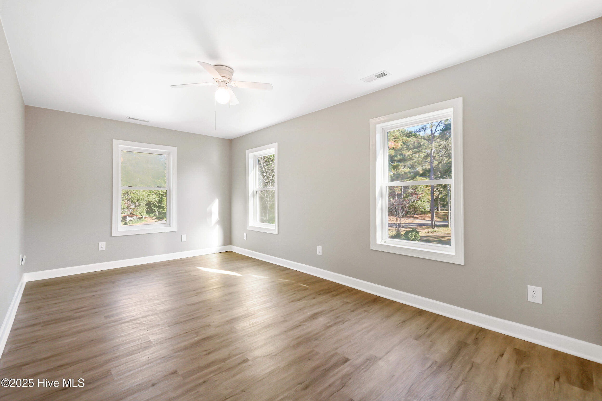 100542075 | Photo 39