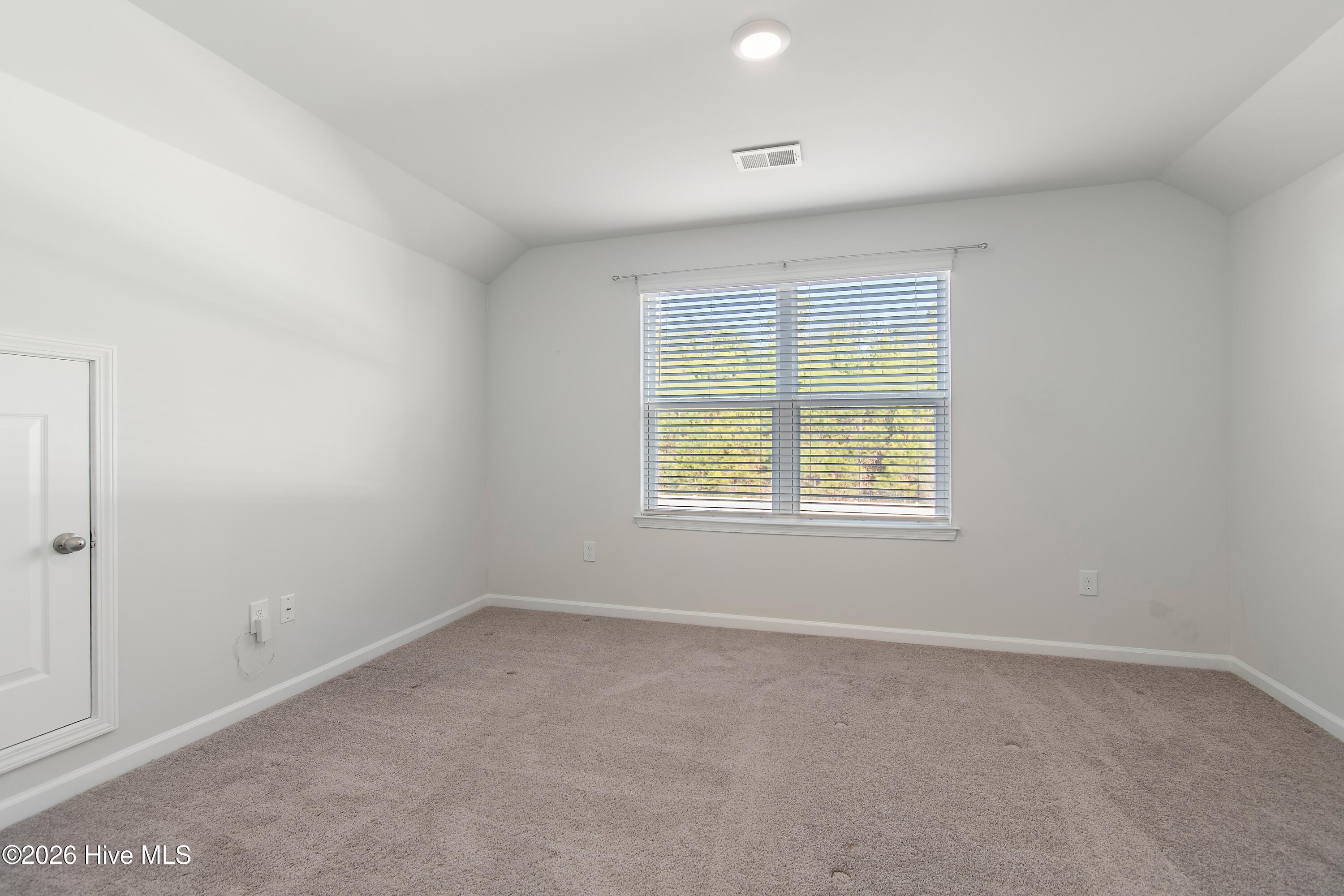 100547710 | Photo 22