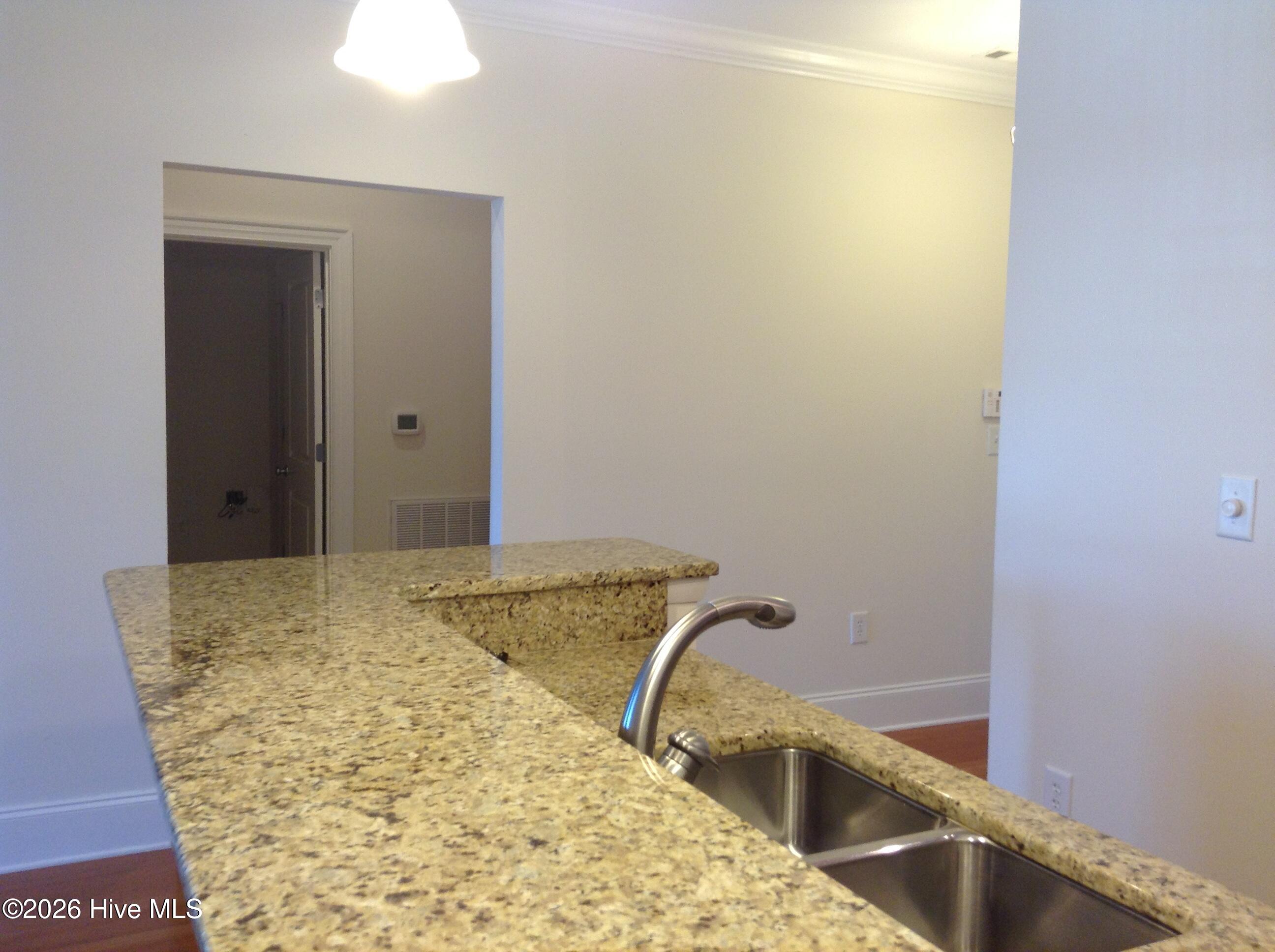 100553173 | Photo 26