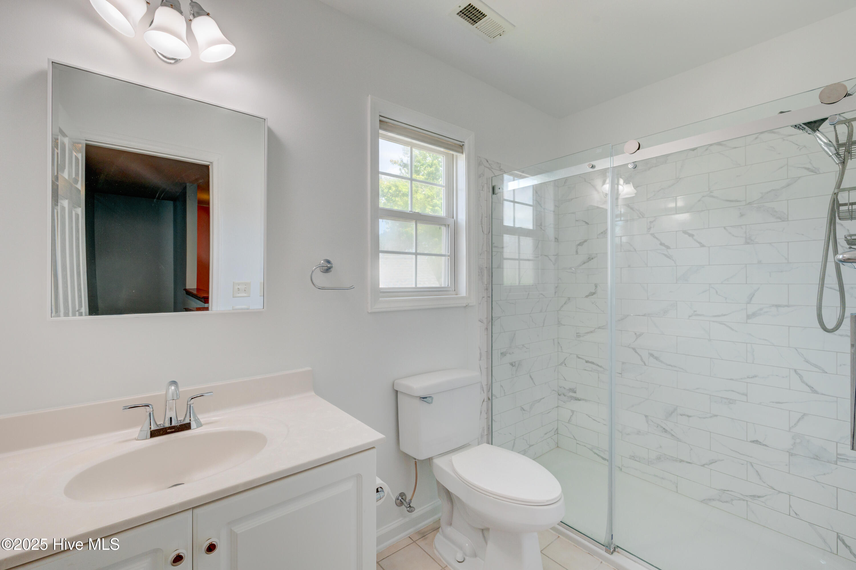 100526585 | Photo 46