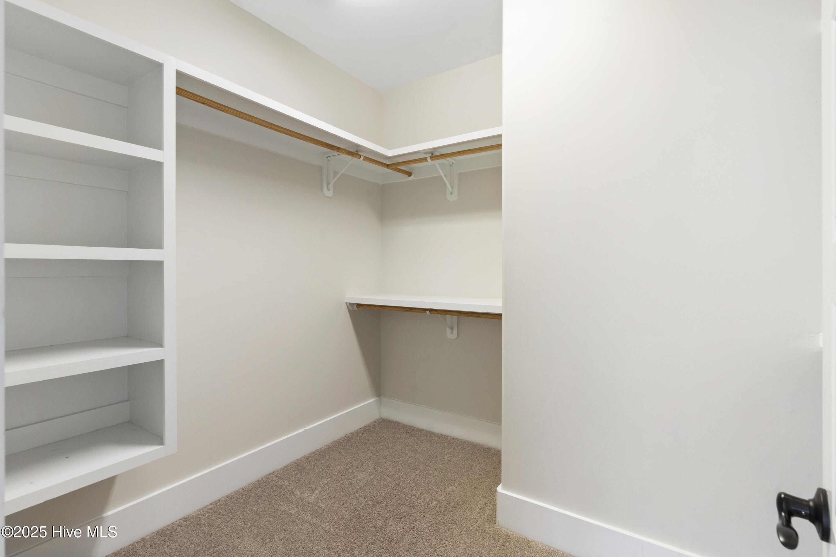 100497870 | Photo 21