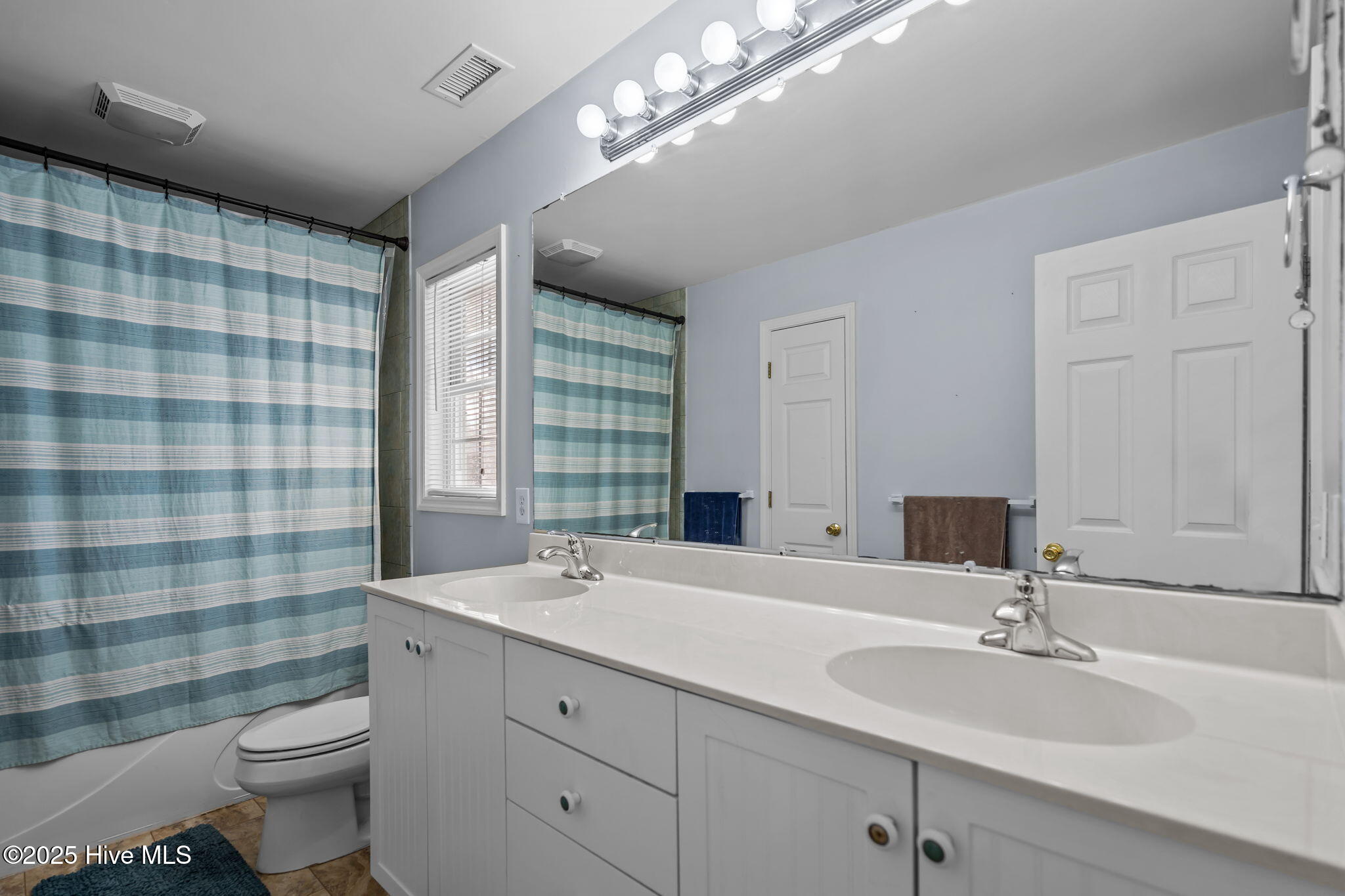 100536417 | Photo 24