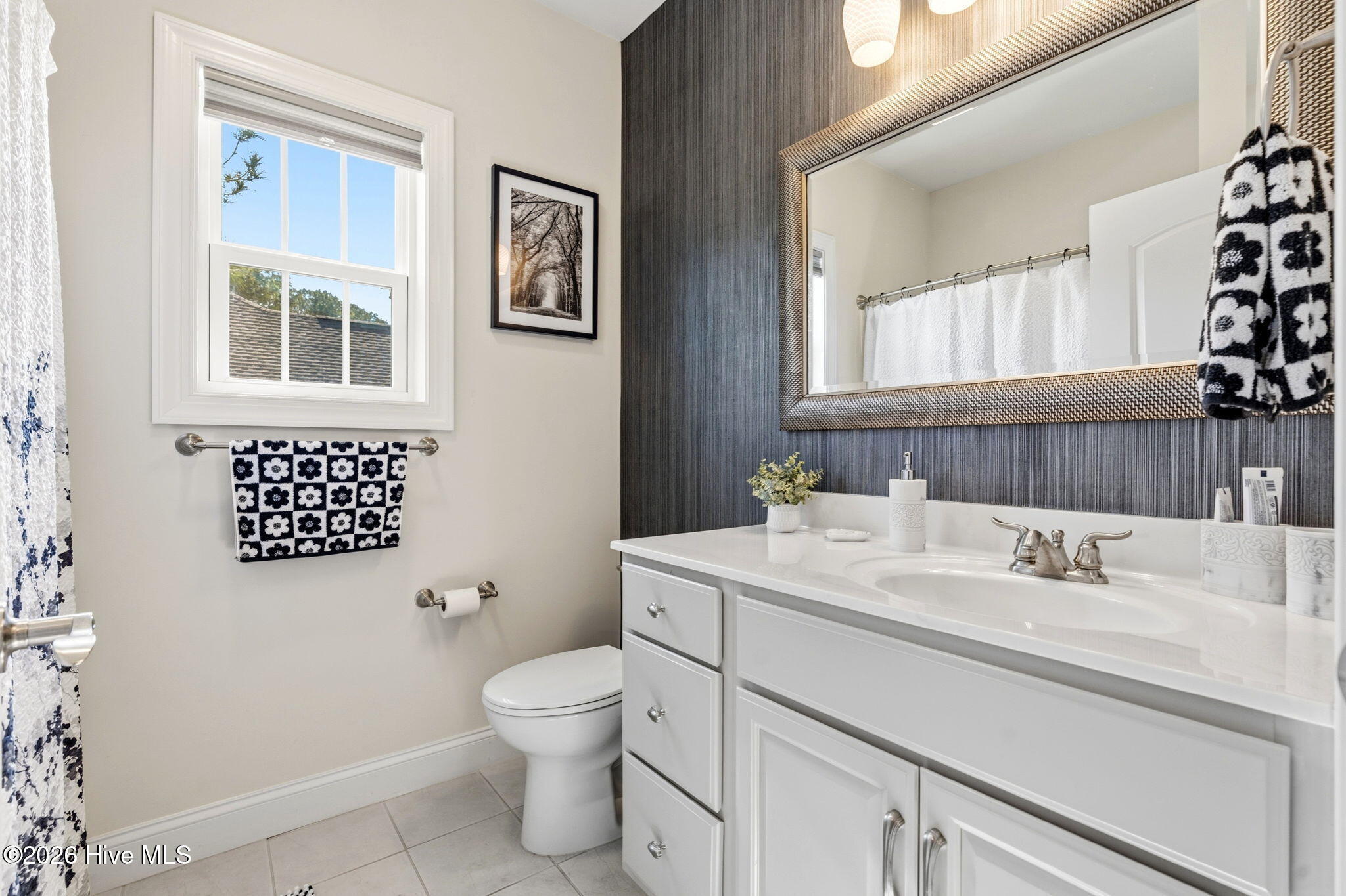 100560327 | Photo 23