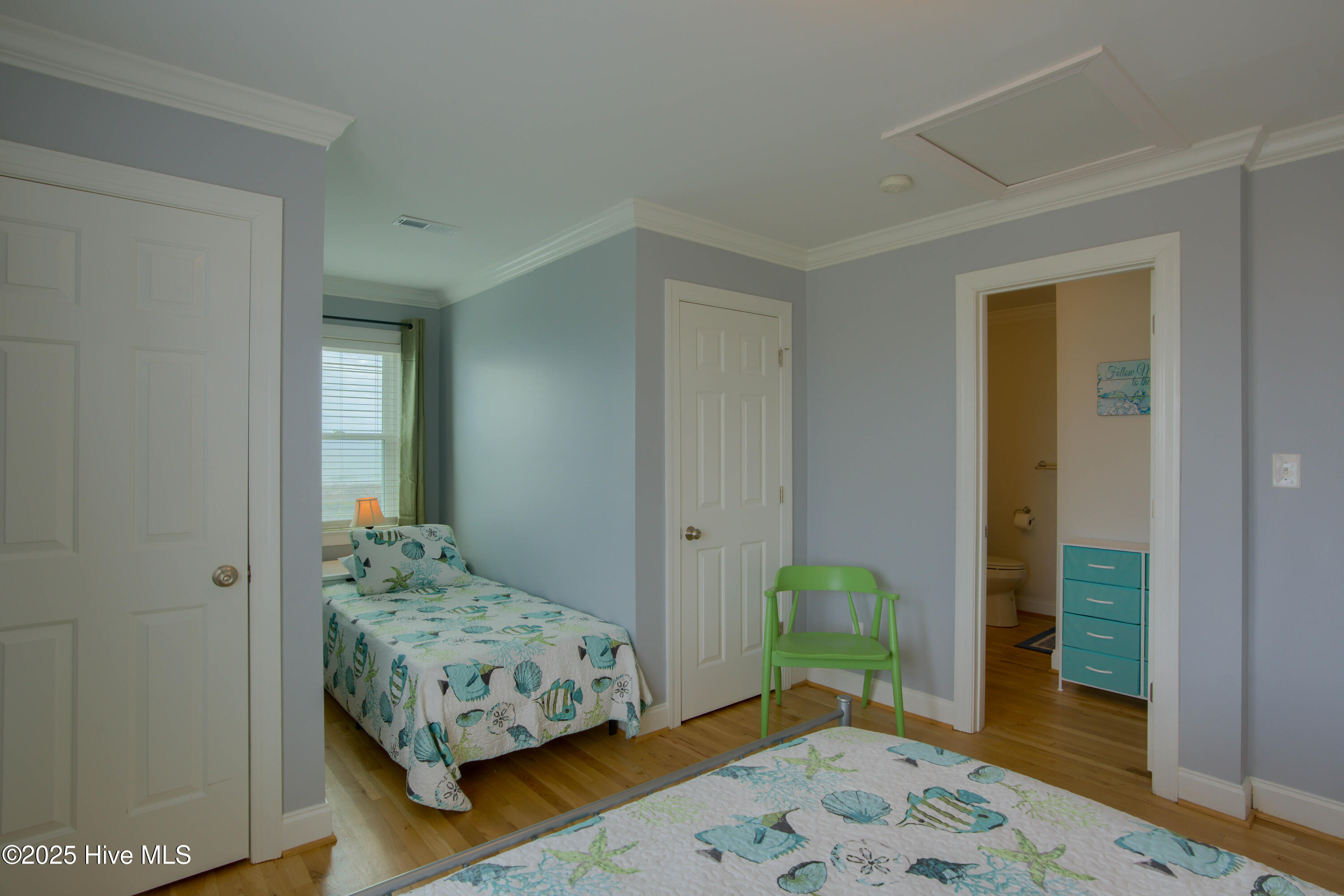 100520449 | Photo 47