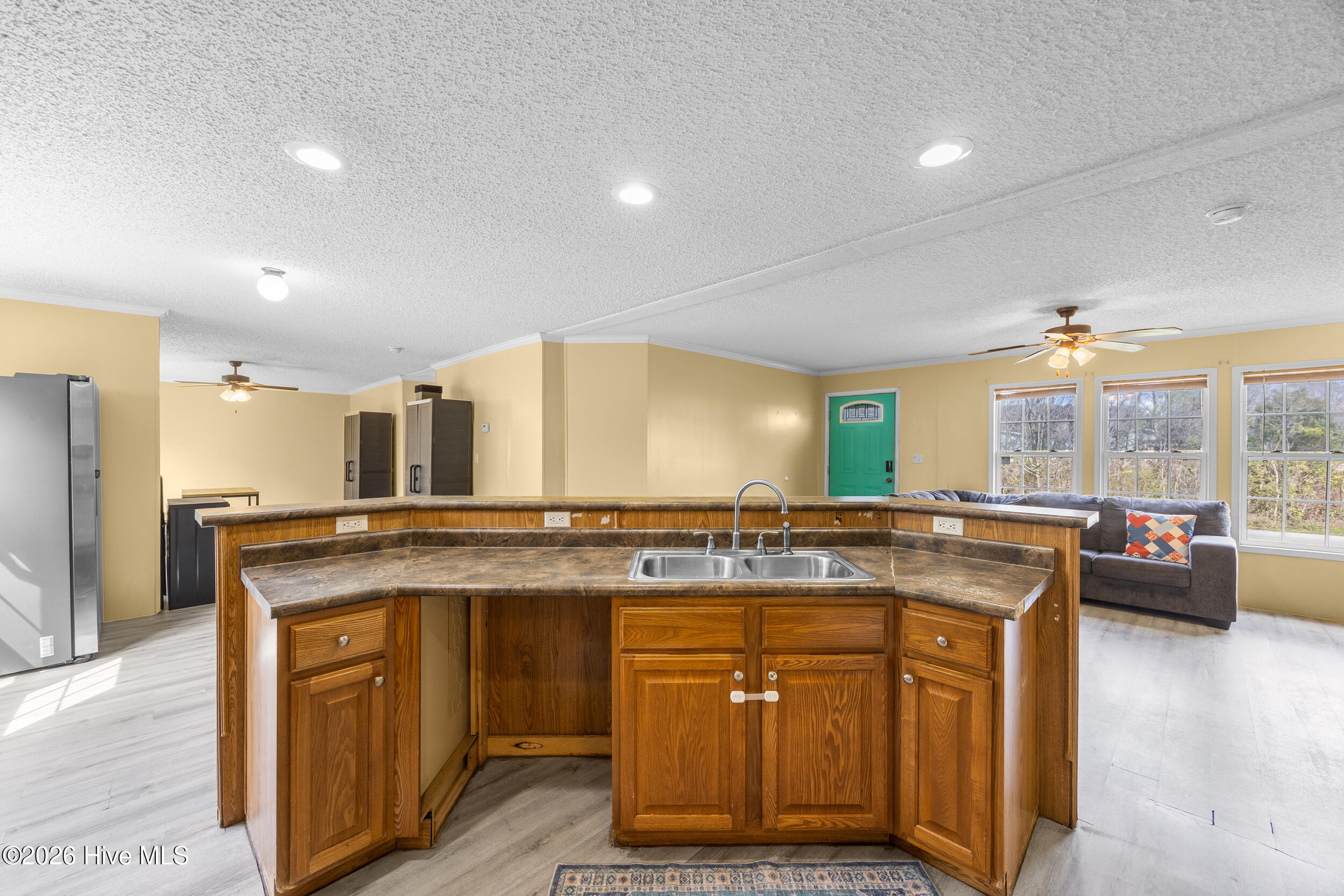 100560069 | Photo 18