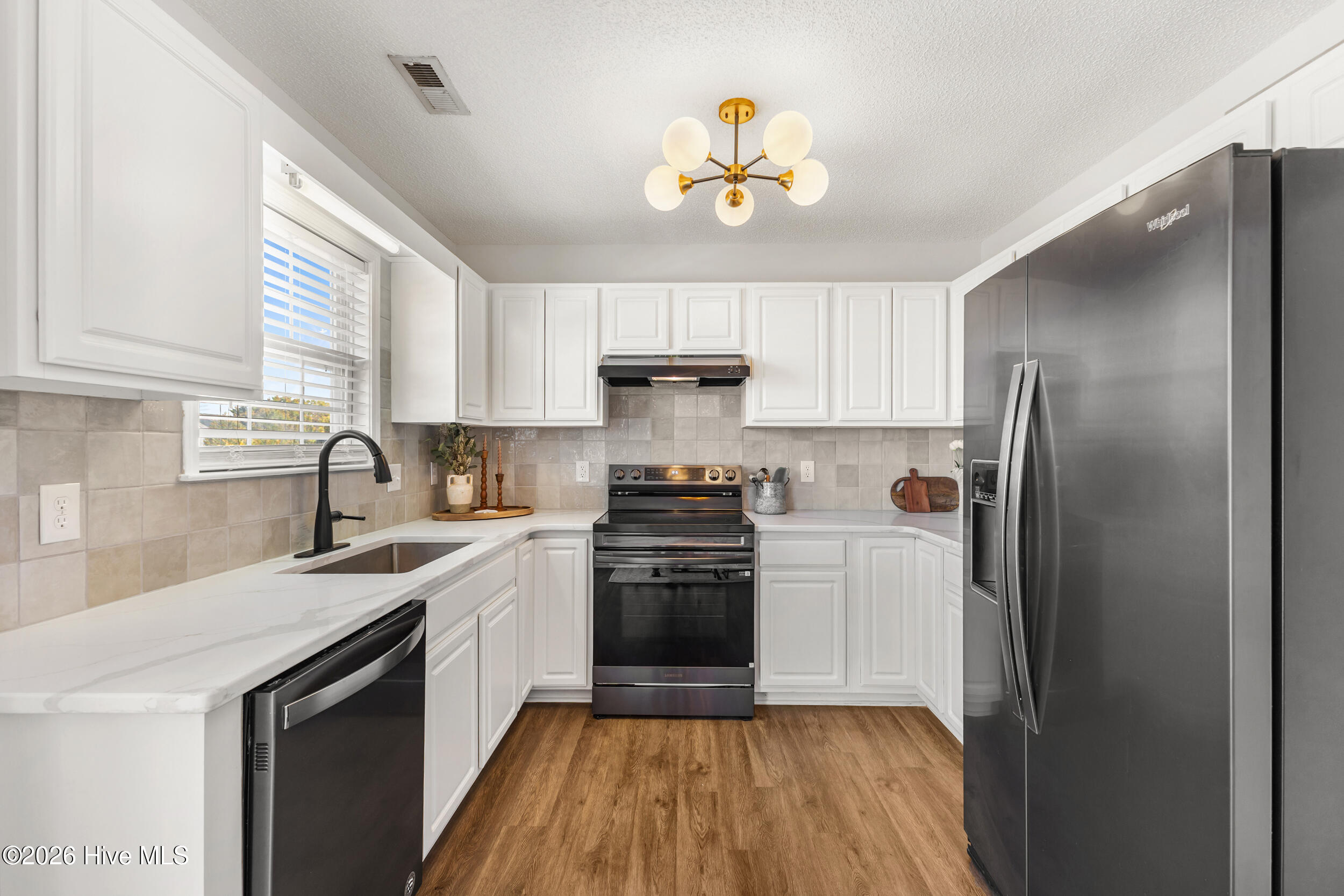 100554431 | Photo 17