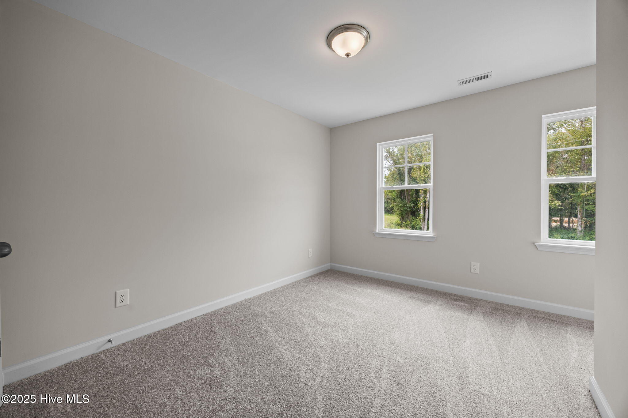 100506161 | Photo 19