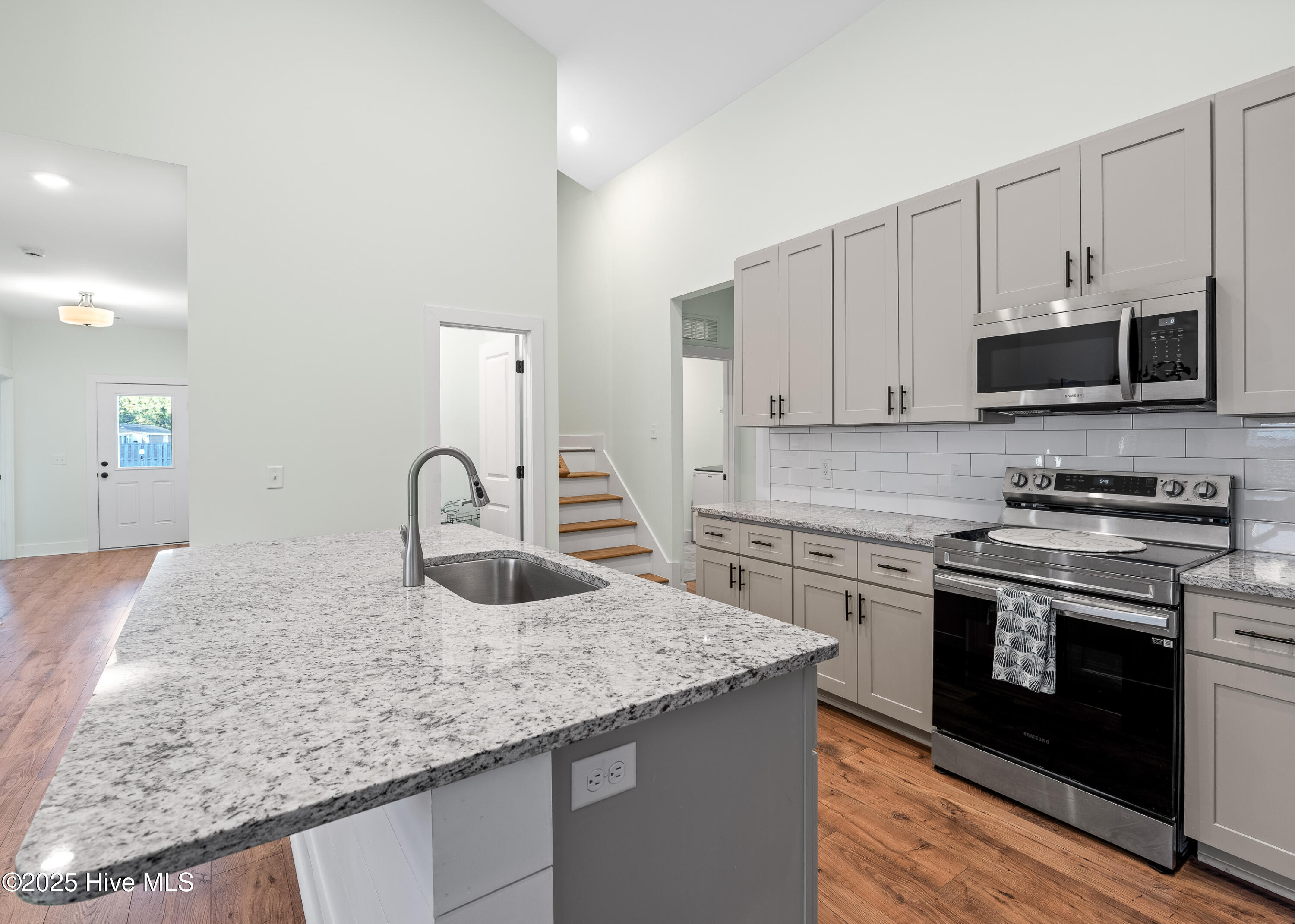 100539814 | Photo 13