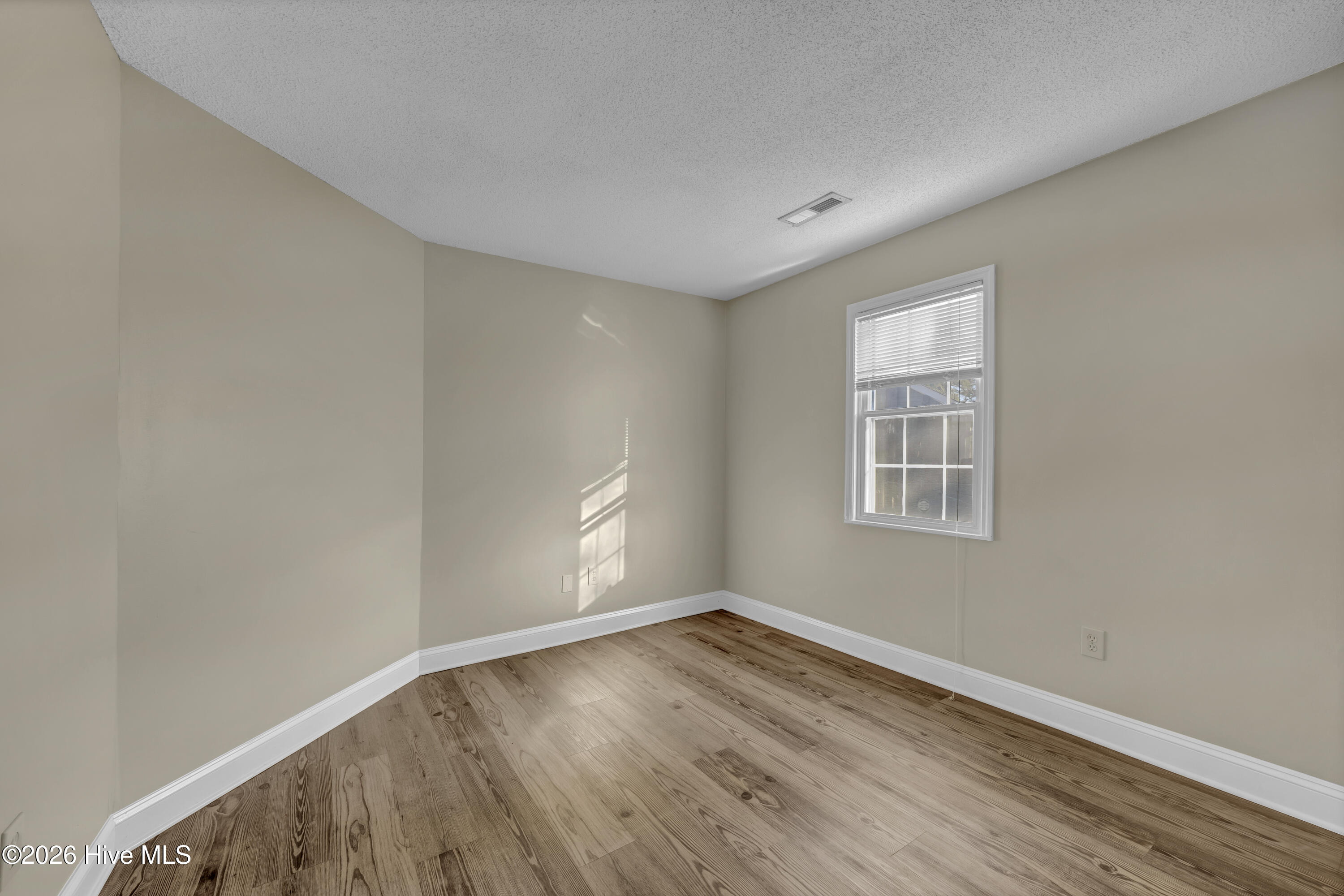 100543964 | Photo 15