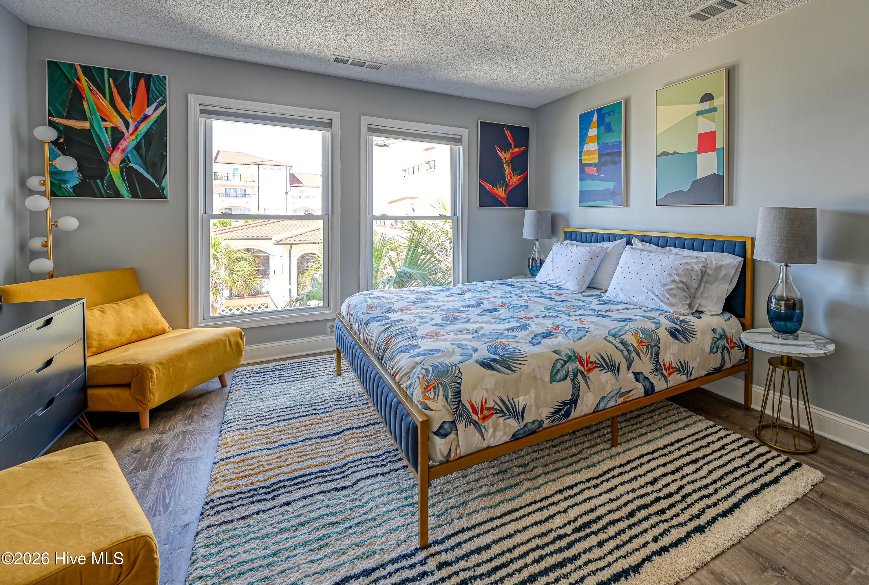 100568256 | Photo 39