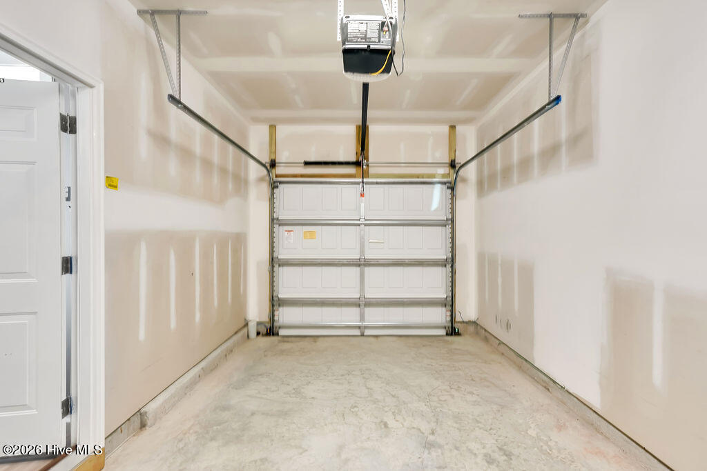 100565667 | Photo 32