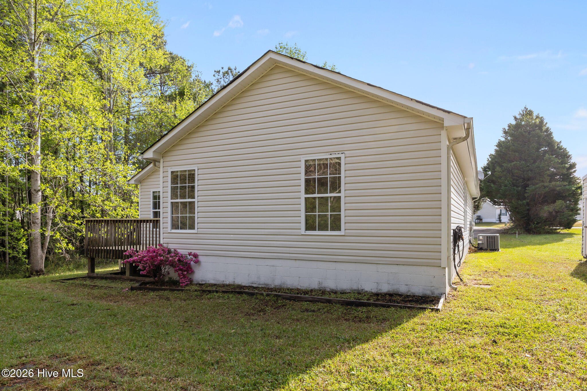 100565489 | Photo 35