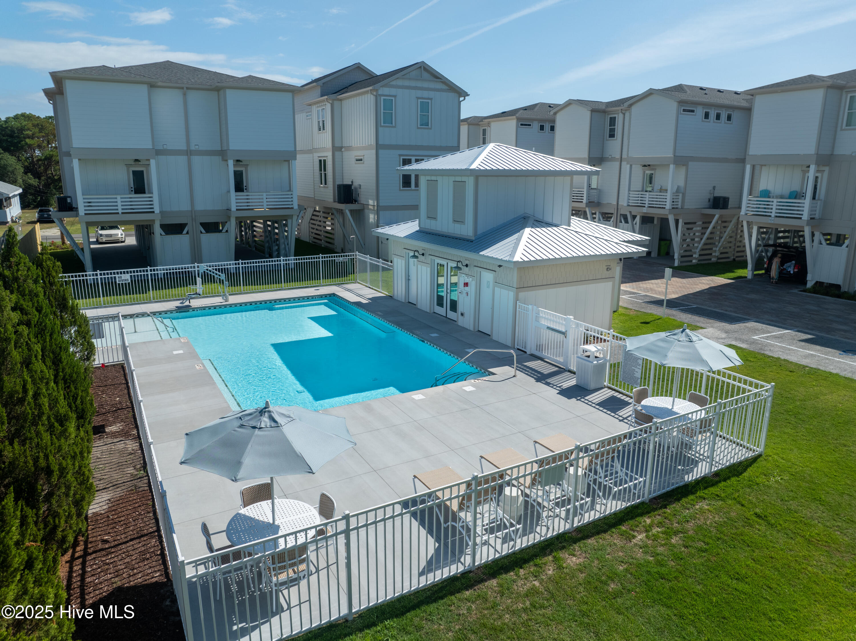 100519689 | Photo 60