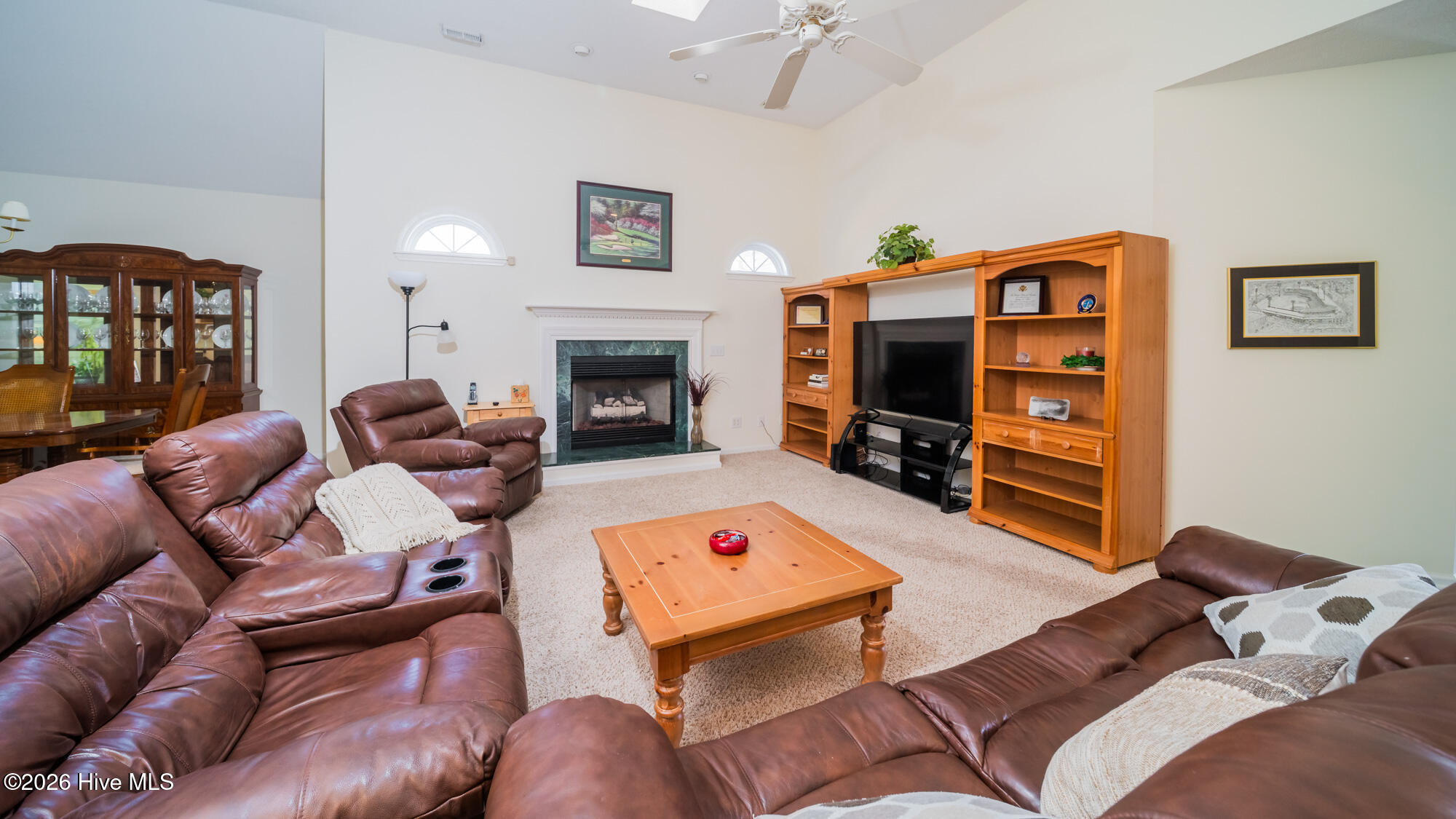 100569963 | Photo 10