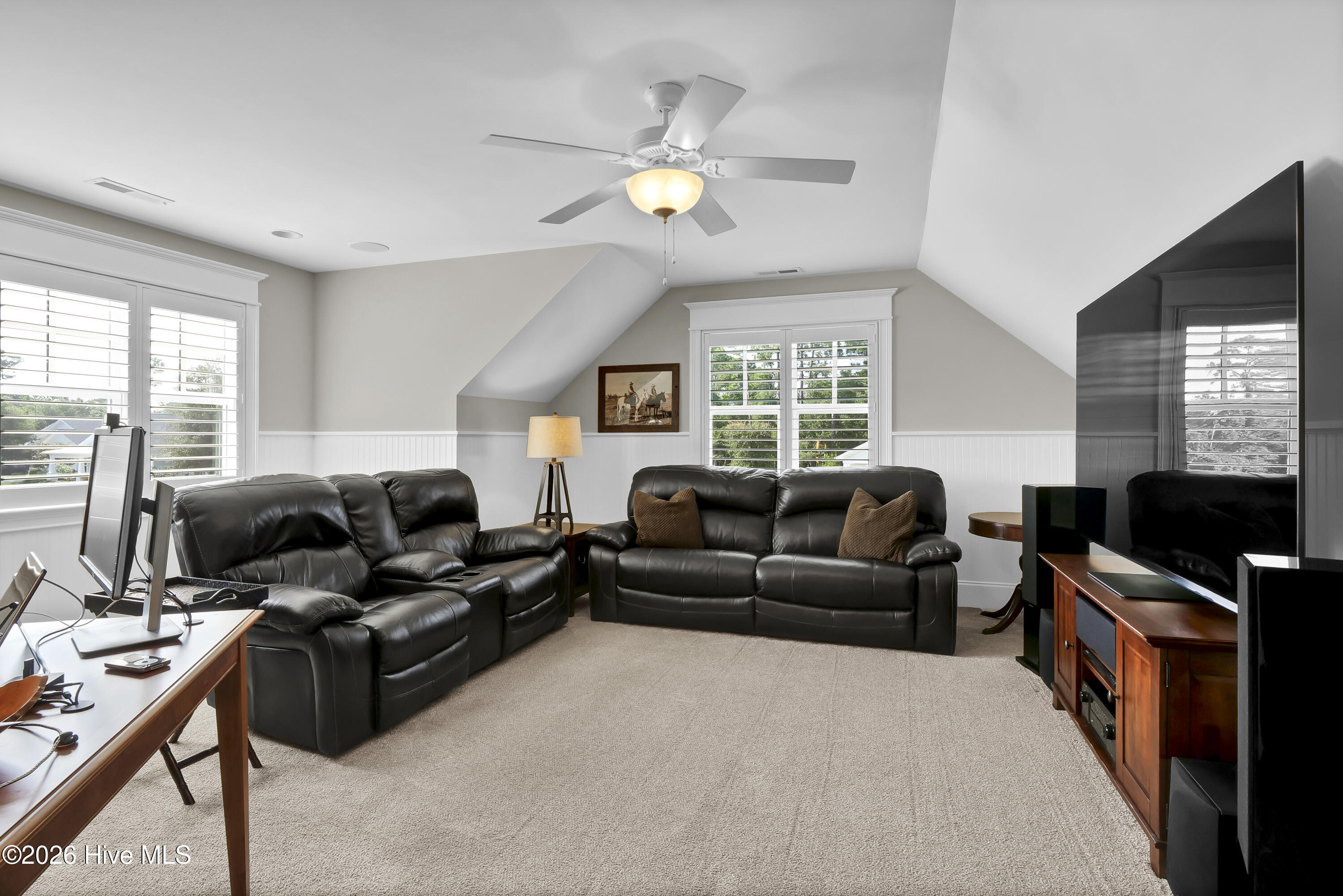 100569148 | Photo 38