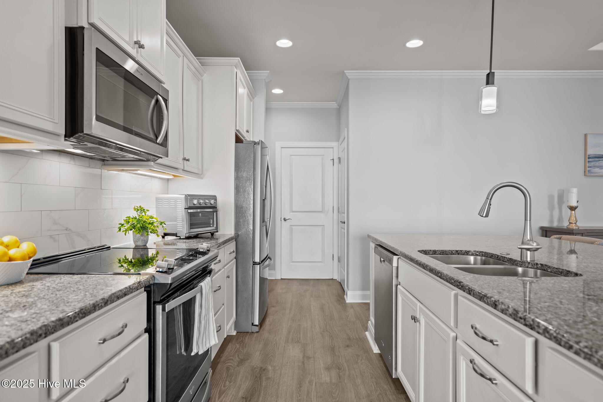 100532627 | Photo 10