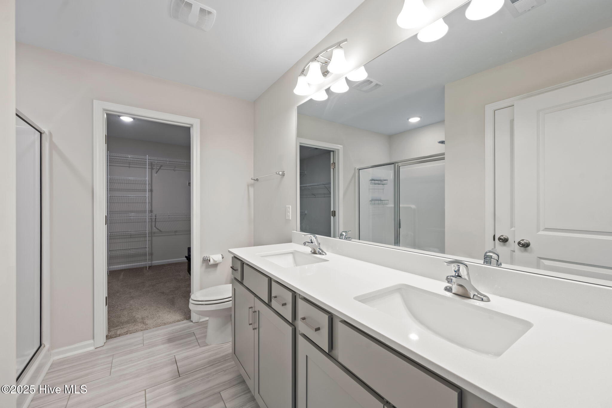 100547025 | Photo 31