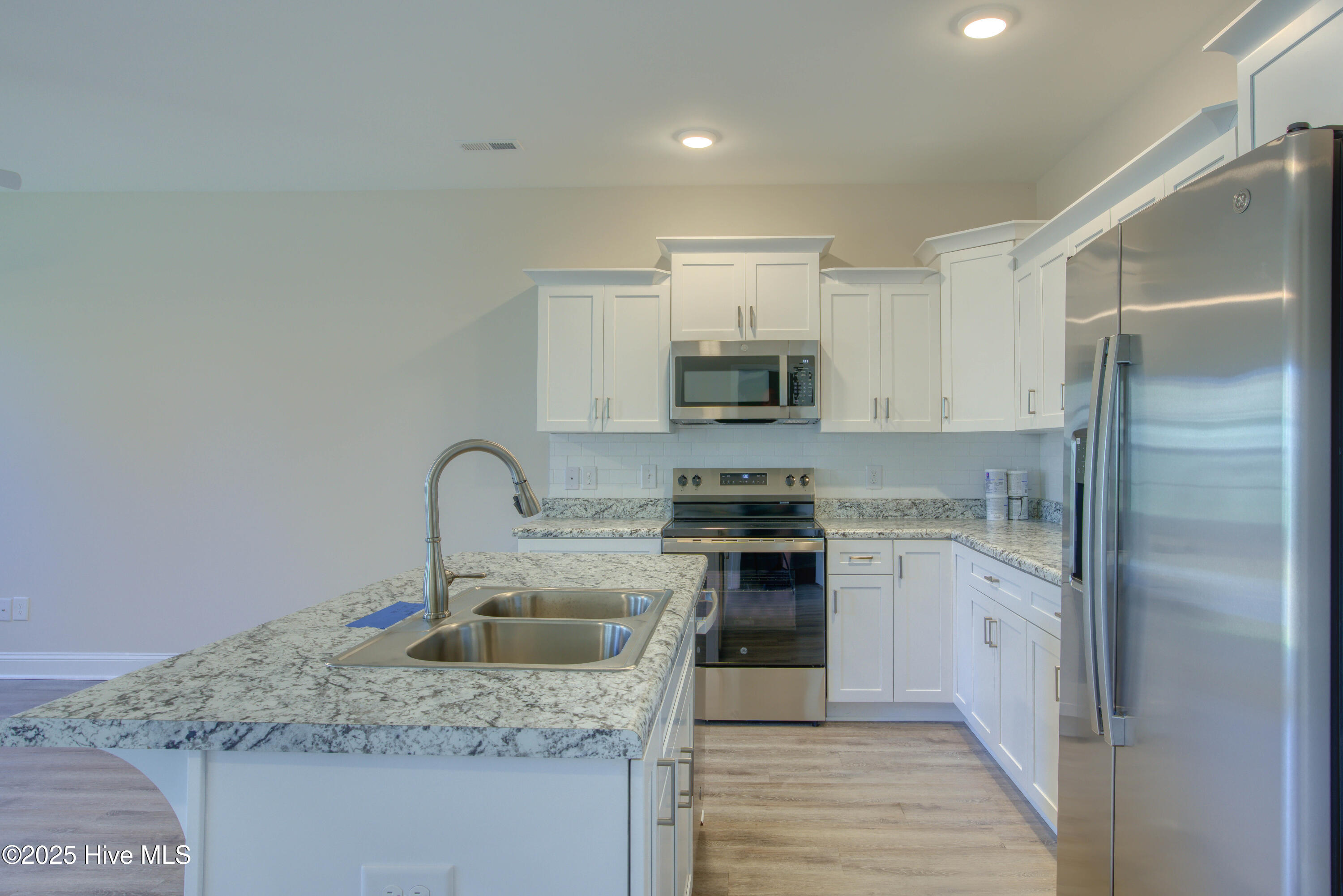 100495084 | Photo 16