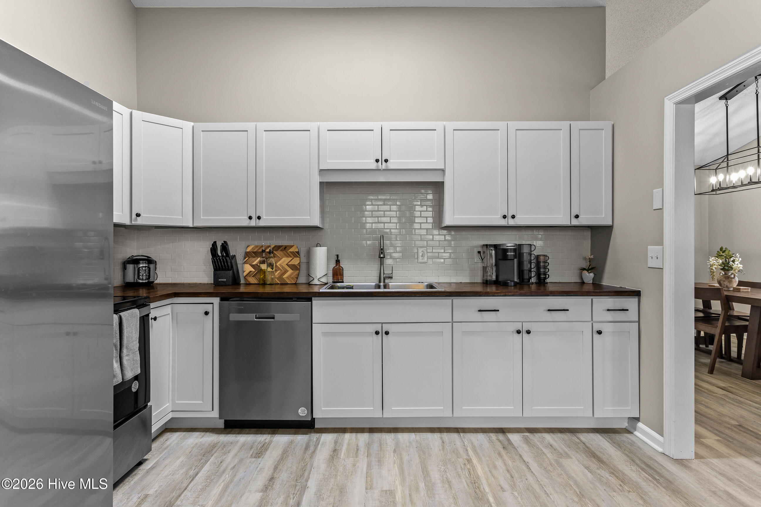 100557987 | Photo 12