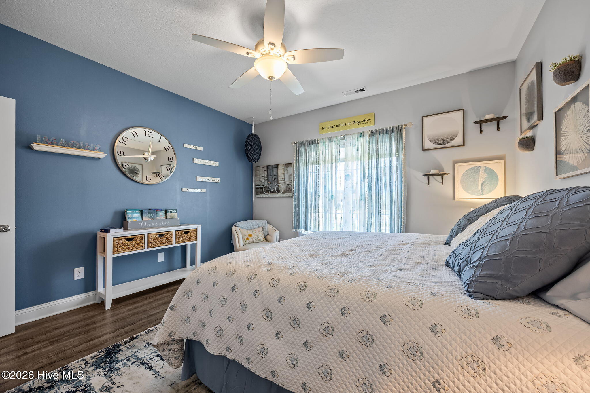 100563665 | Photo 30