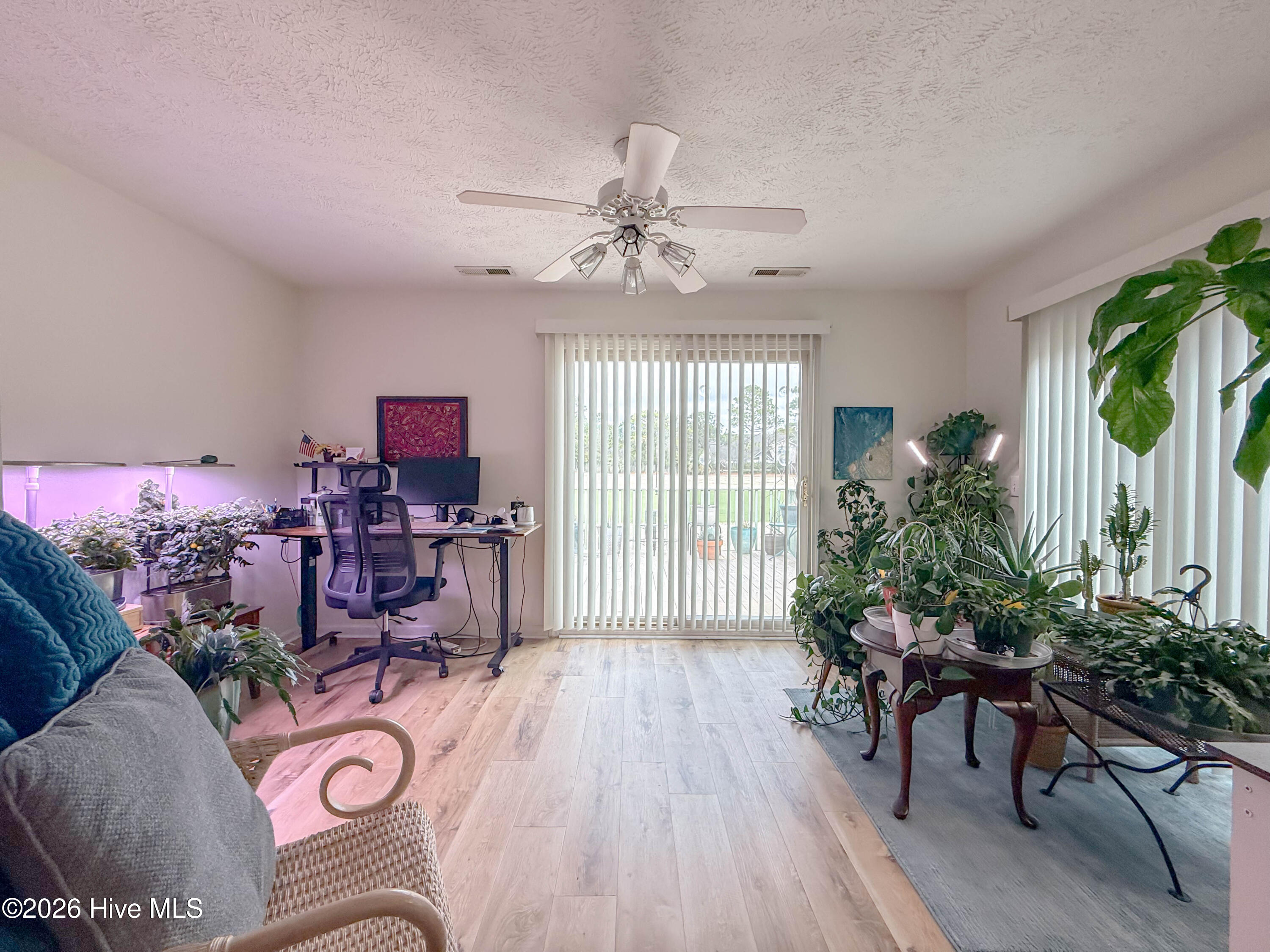 100556502 | Photo 73