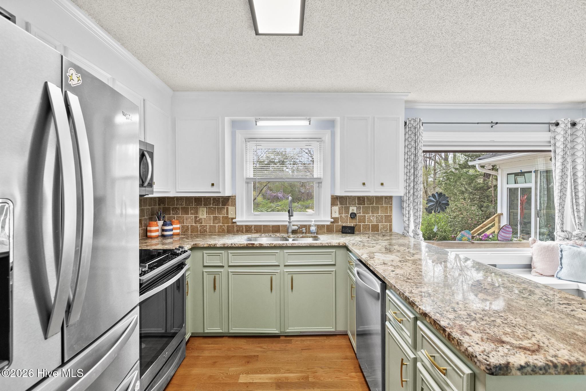 100563926 | Photo 14