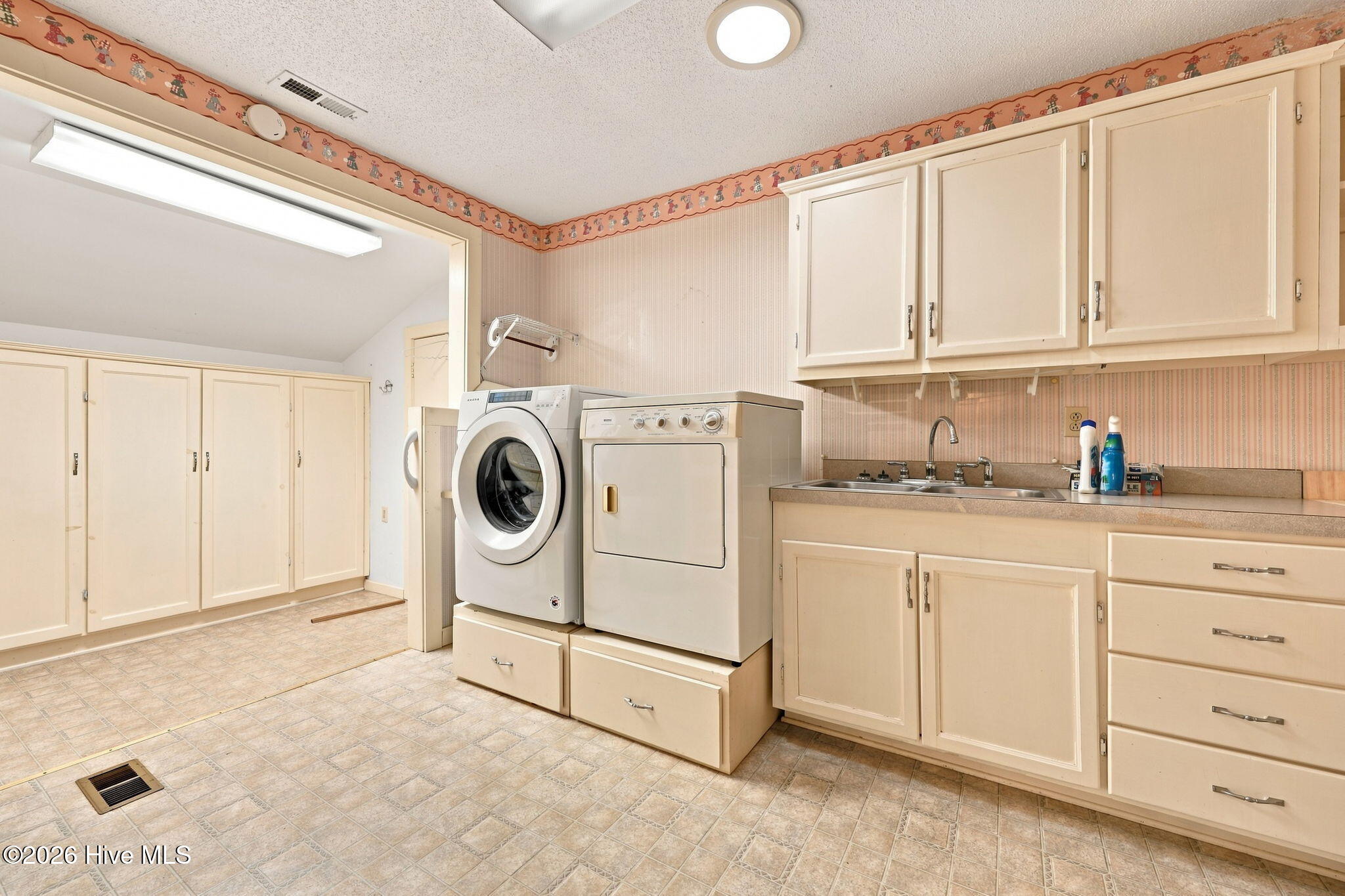 6001 Mainsail Point Road,Oriental