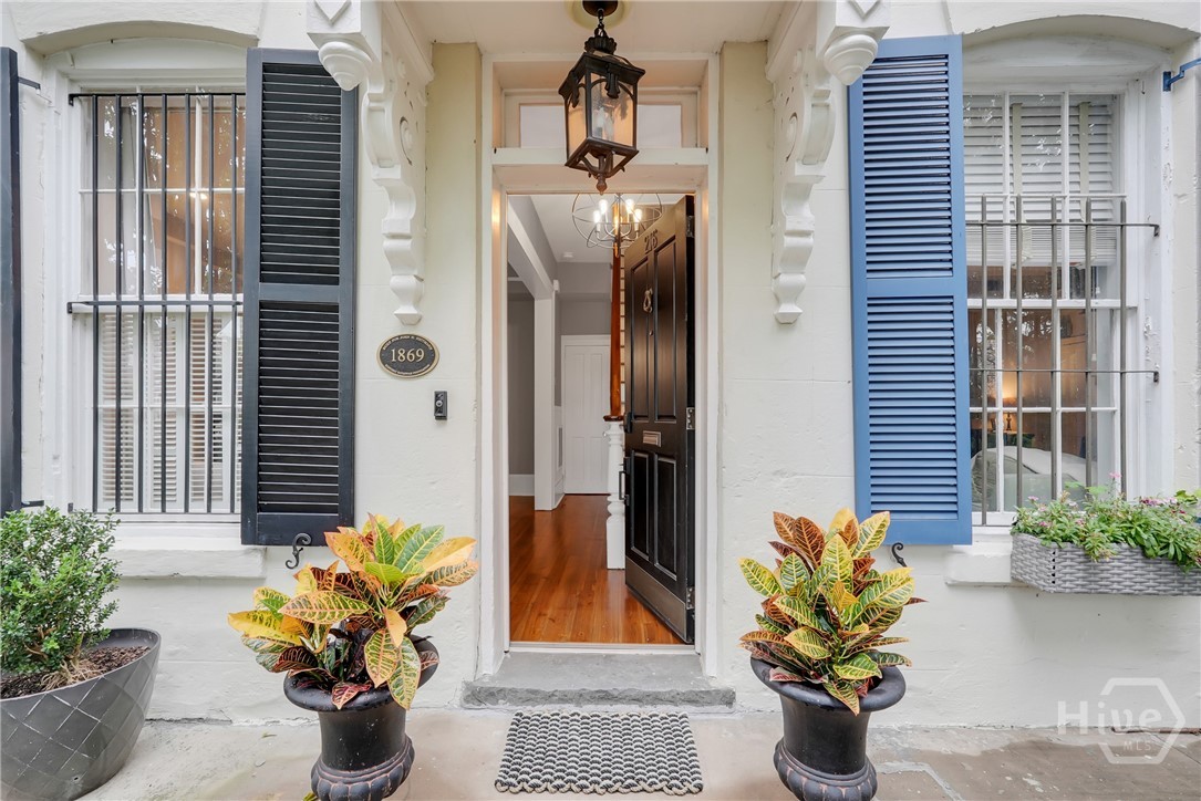 Homes for sale in Savannah, GA | 216 W Gaston St, Savannah, GA 31401 | MLS# SA340720