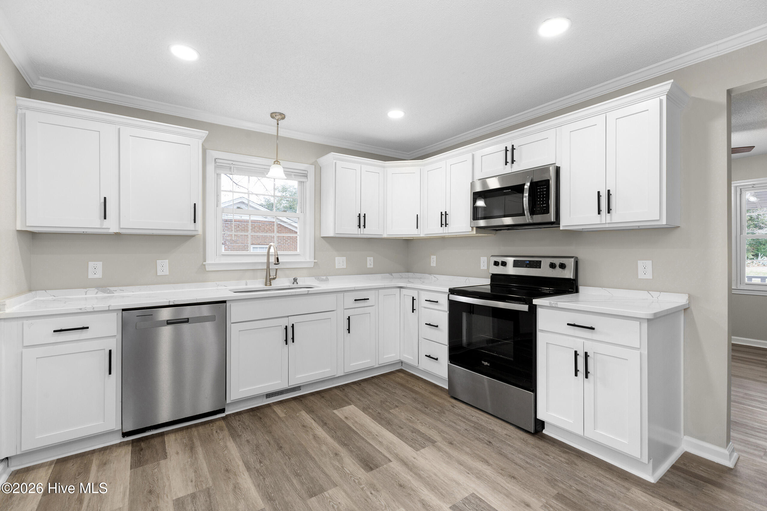 100558477 | Photo 12