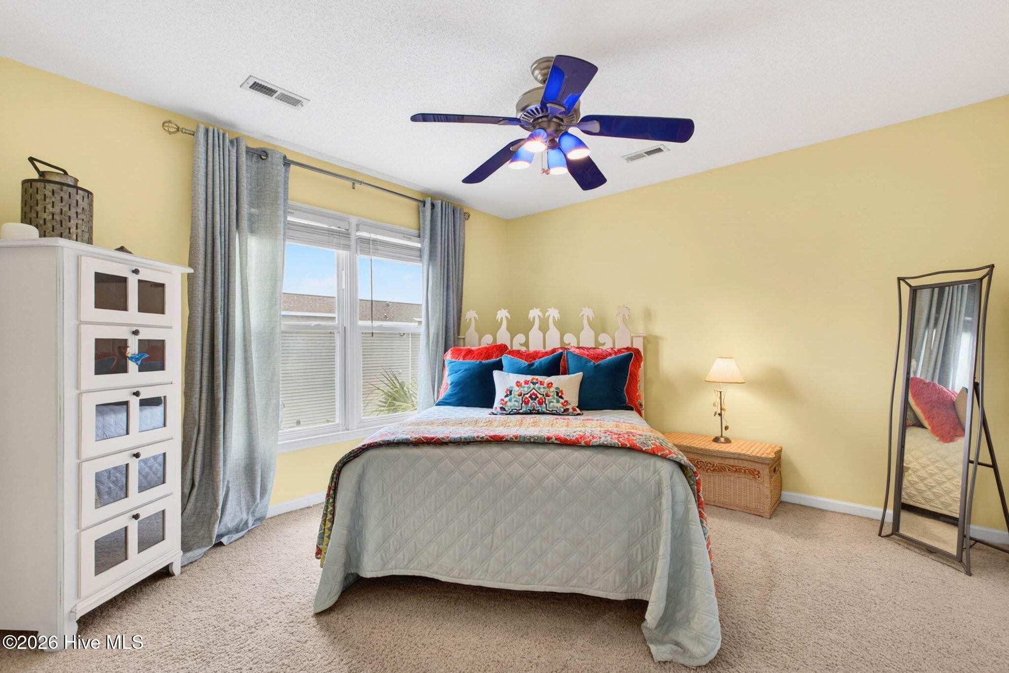 100570949 | Photo 34