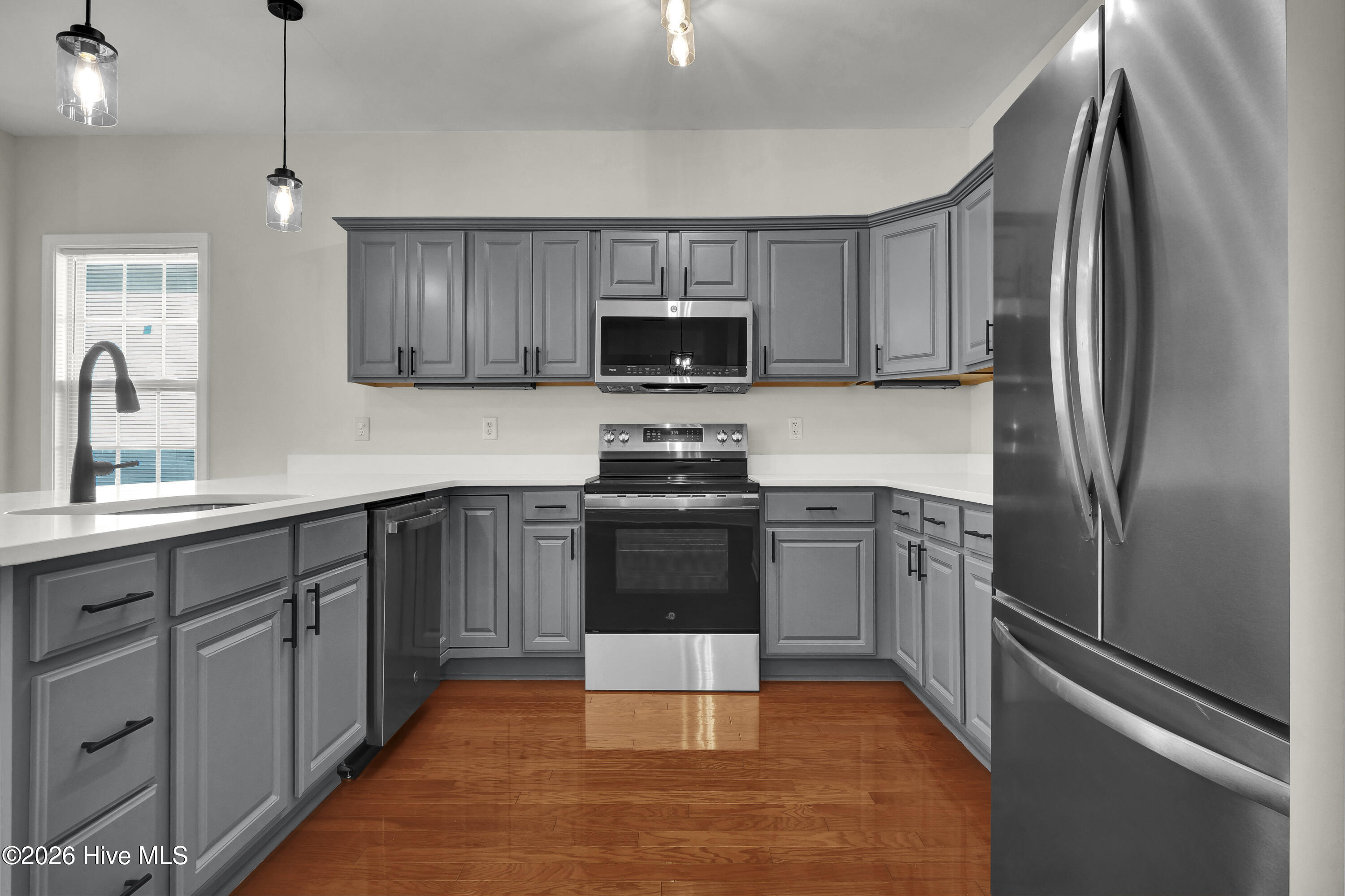 100563177 | Photo 11