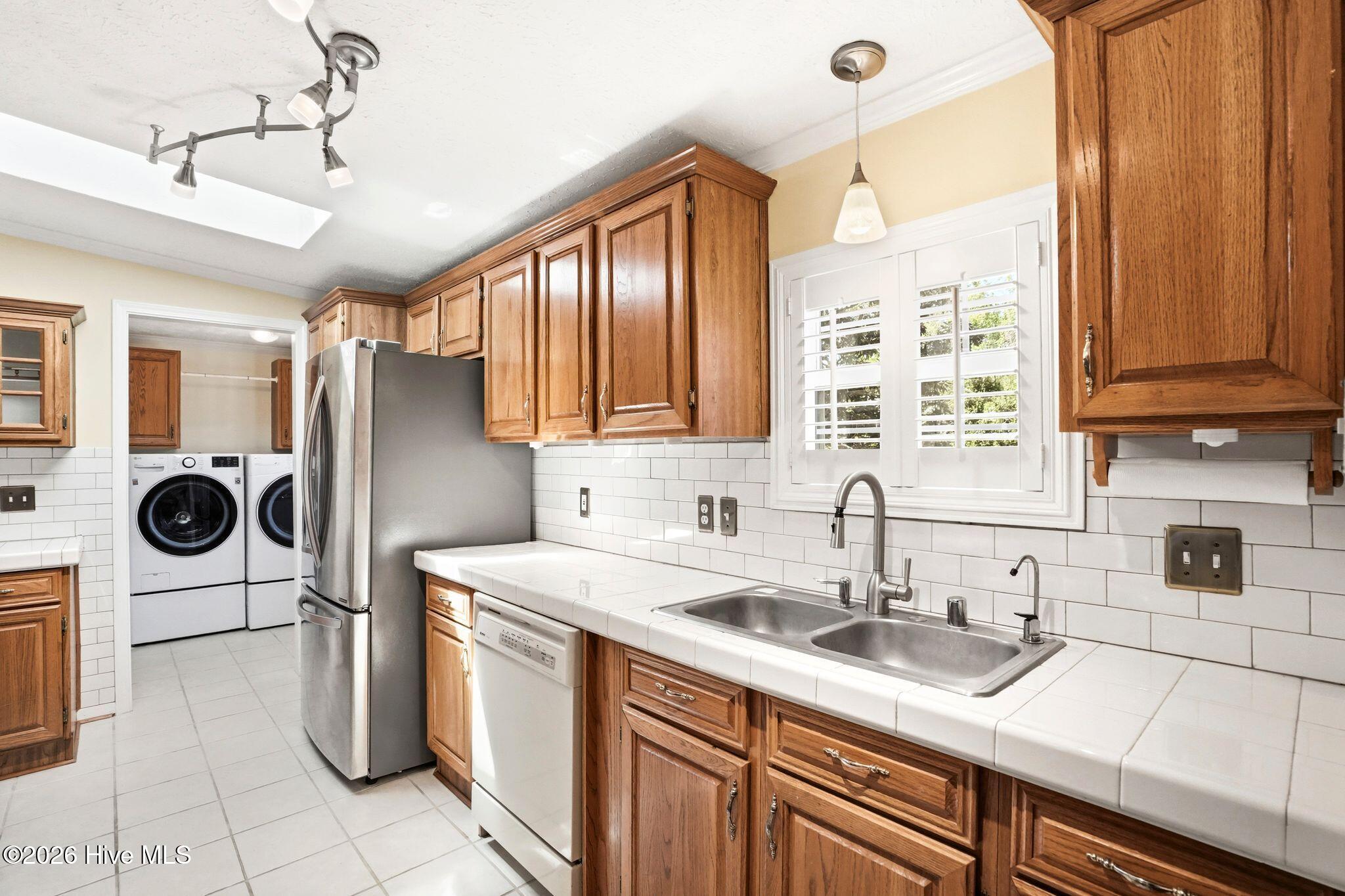 100567371 | Photo 23