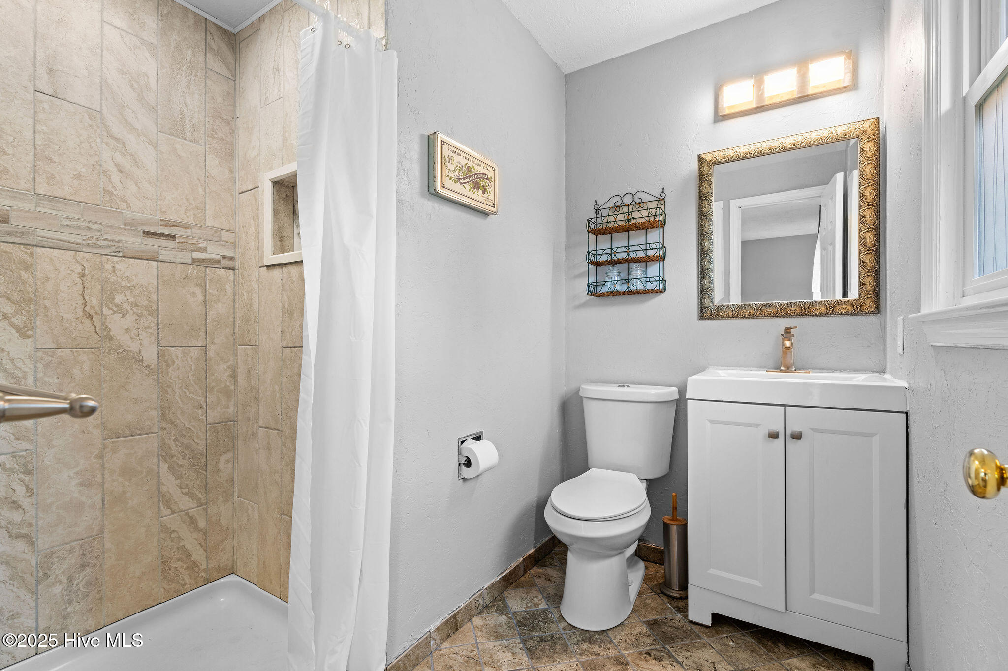 100556030 | Photo 37